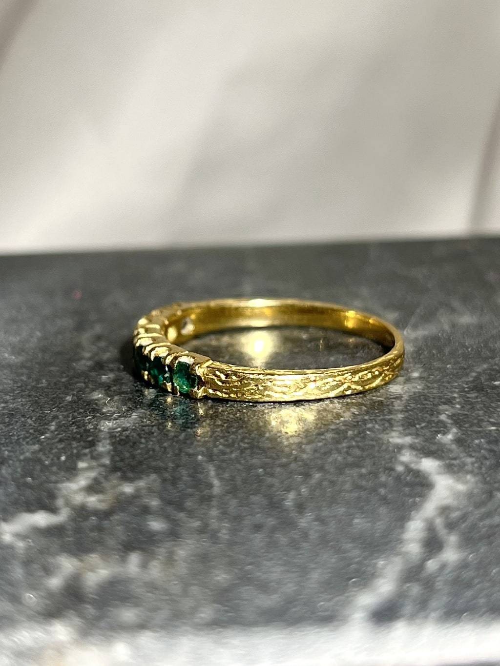 "Mélia" emerald half wedding band