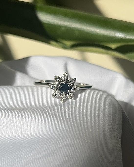 Bague Vintage Marguerite Saphir &quot;Oxane&quot;