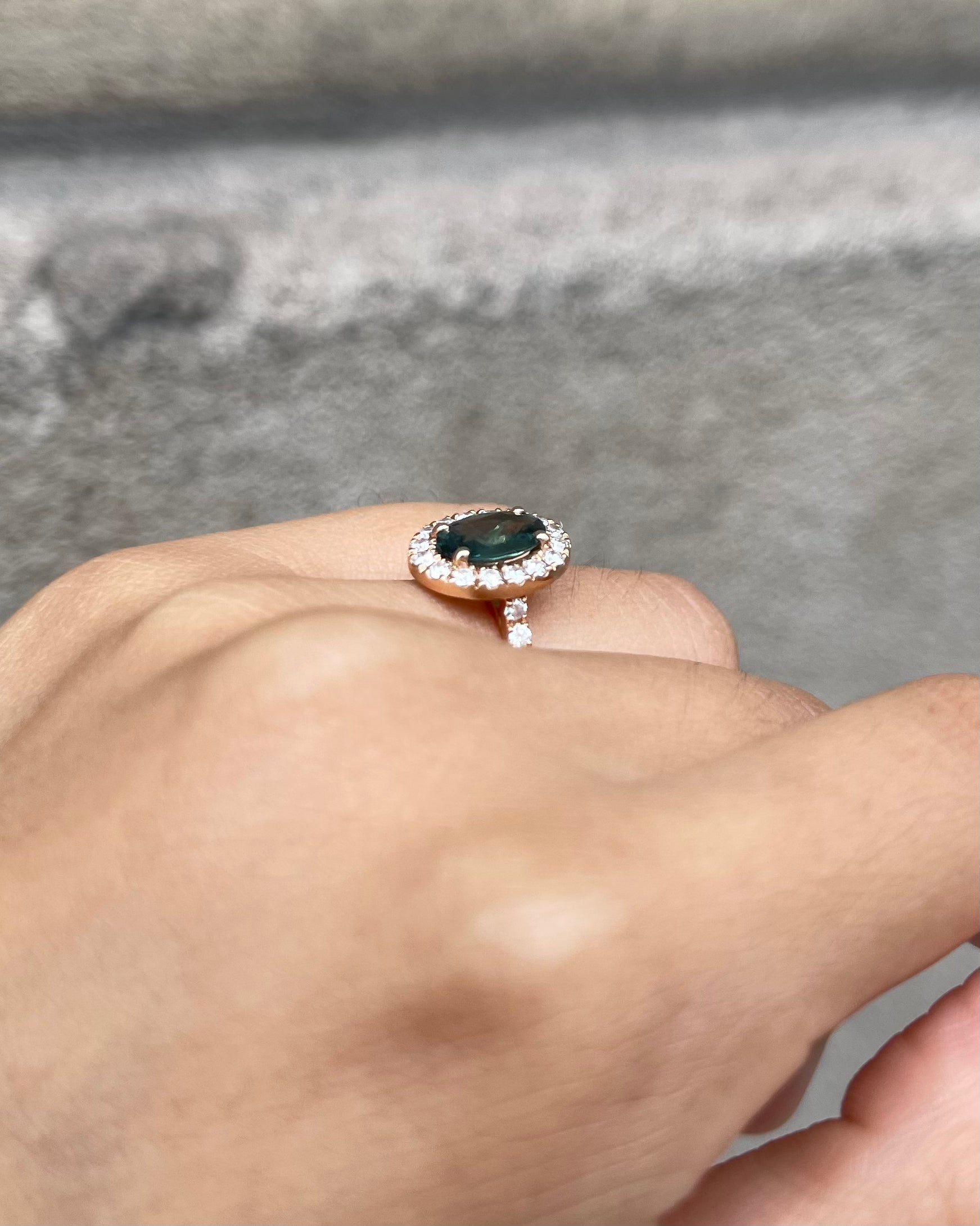 Bague Style-Art déco Saphir Vert 1.14 carat &amp; 32 Diamants "Andréa"