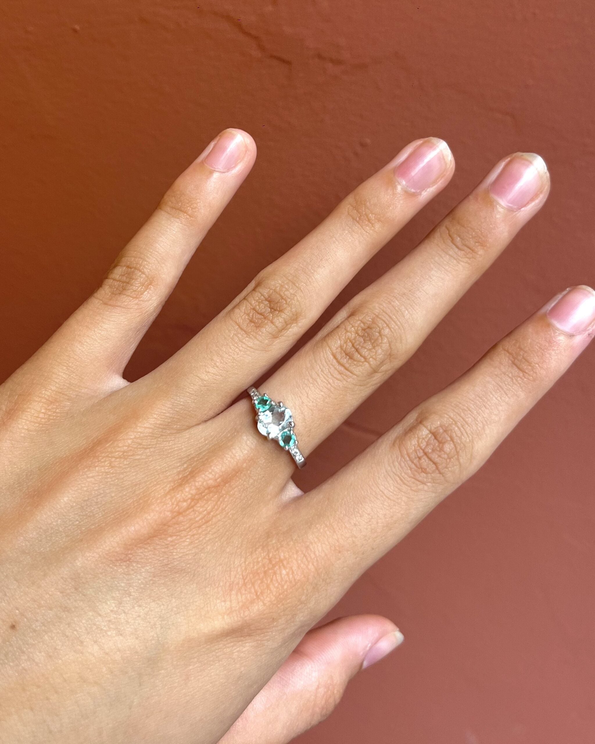 Bague Trilogie Aigue-marine, Émeraudes &amp; Diamants &quot;Elya&quot;