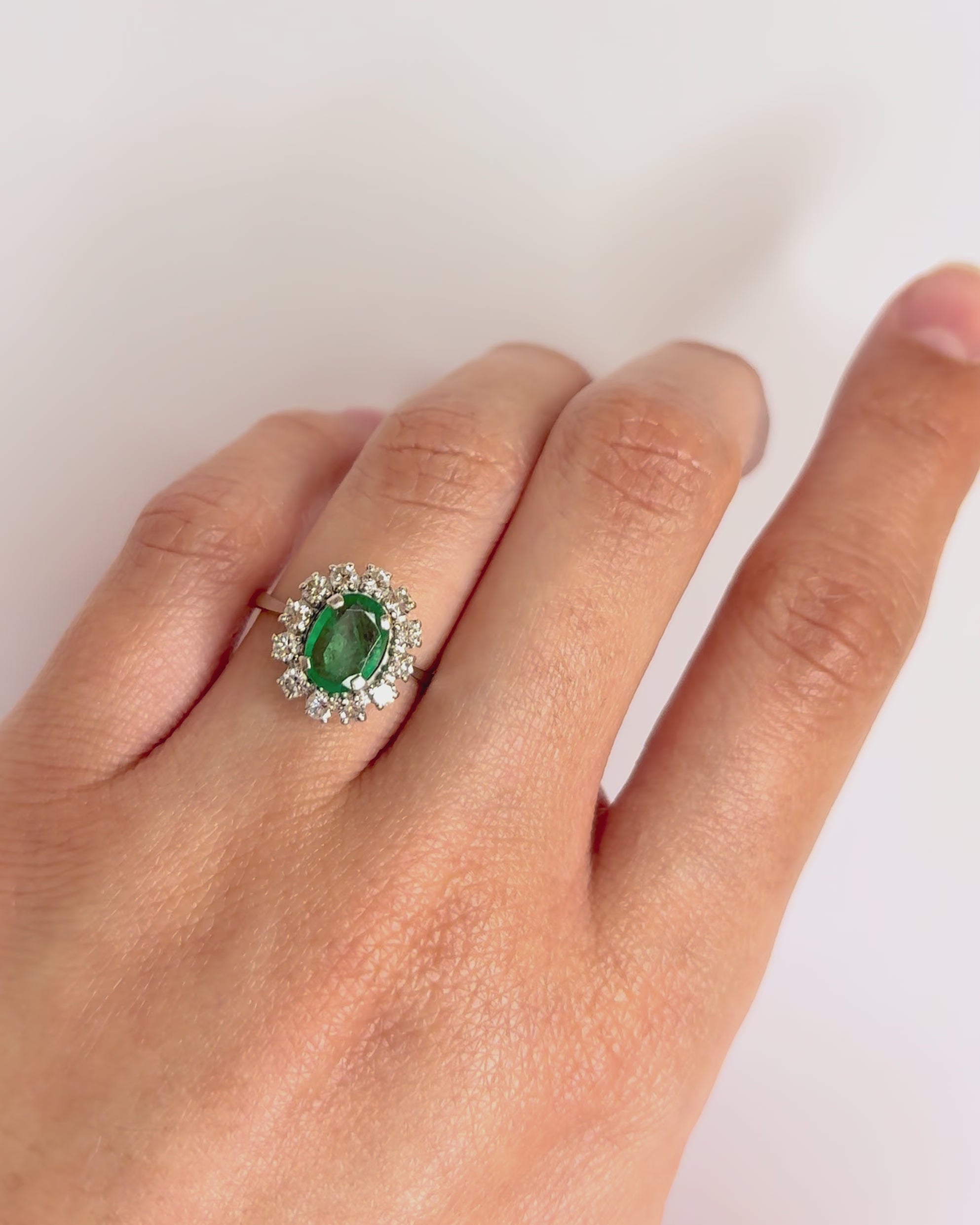 Bague Marguerite Émeraude 0.80 carat &amp; Diamants 0.36 carat "Holly"