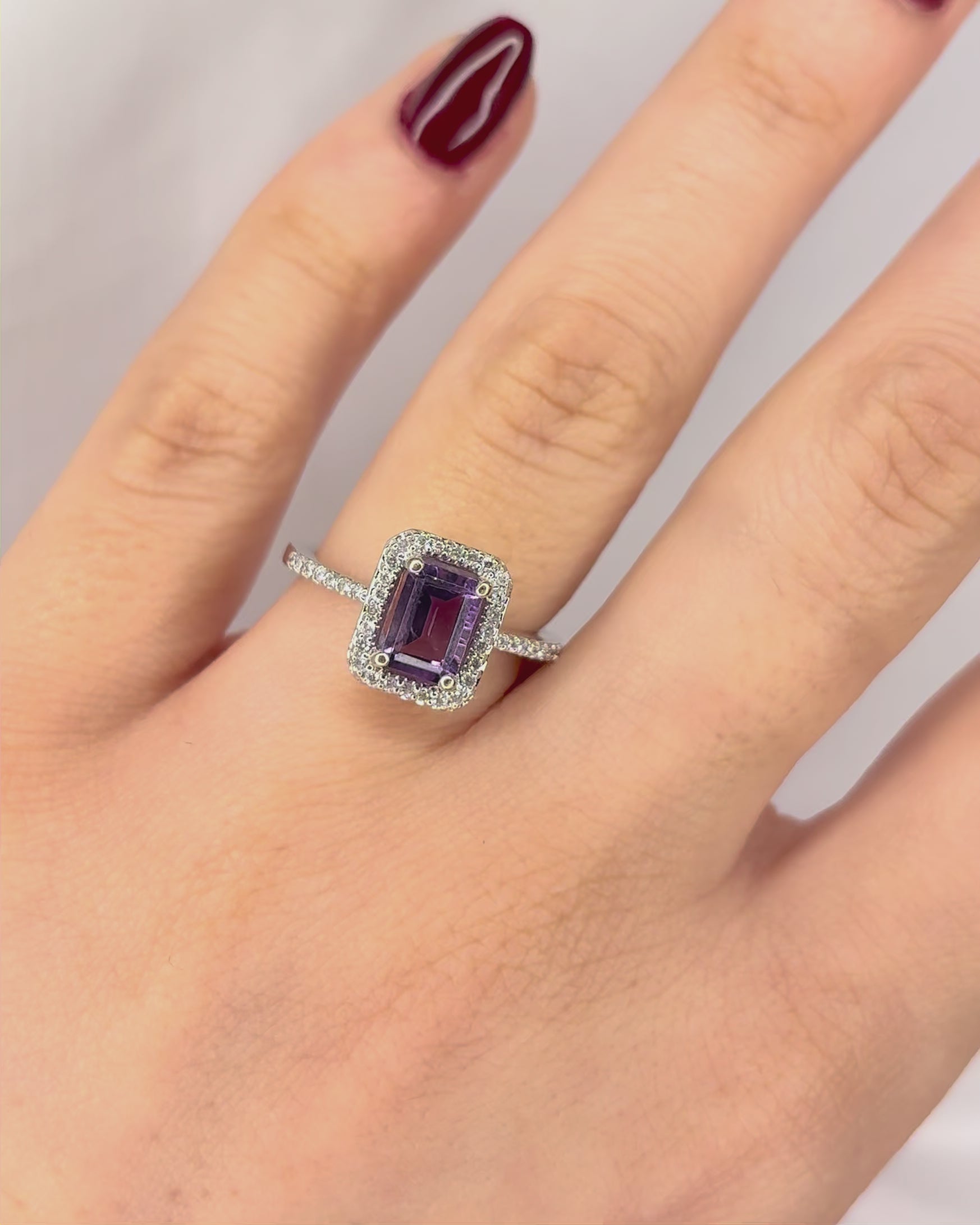 Anillo Solitario Amatista 1 quilate y Diamantes 0,40 quilates "Clara"