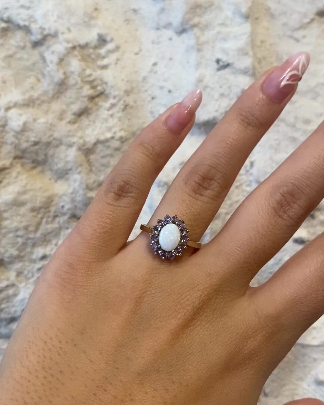 Anillo Margarita Ópalo 0.67 quilates y Tanzanitas "Valentina"