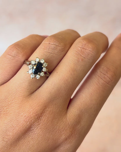 Anillo Margarita de zafiro de 1.18 quilates y diamantes de 0.30 quilates «Brigitte»