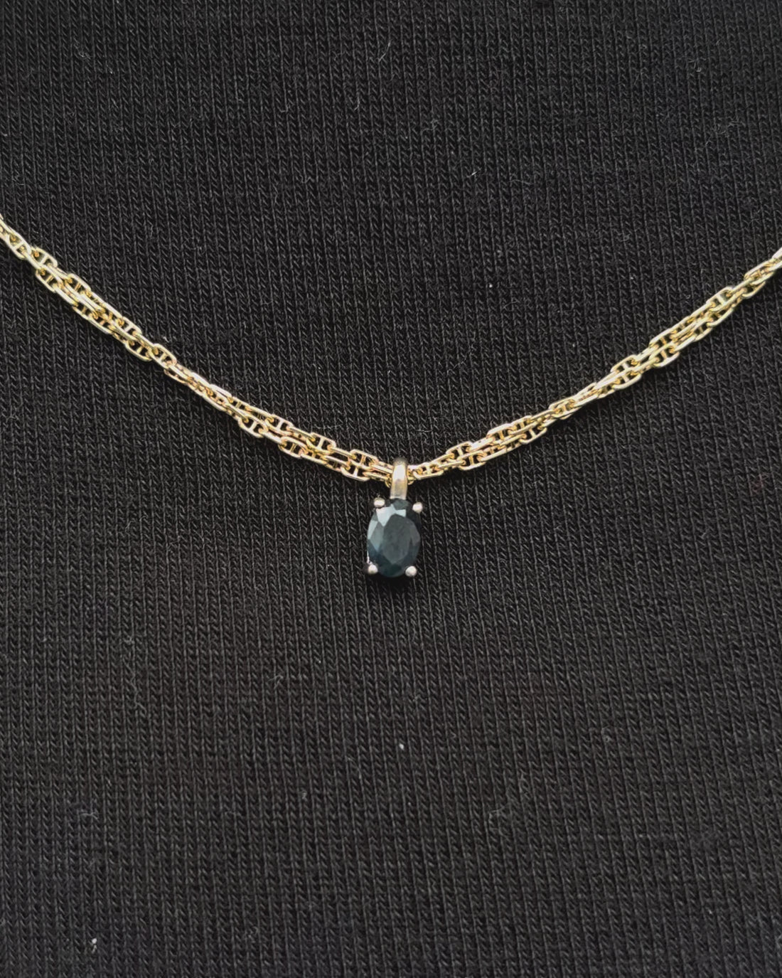 Pendentif Saphir Ovale 0.66 carat &quot;Adrianne&quot;