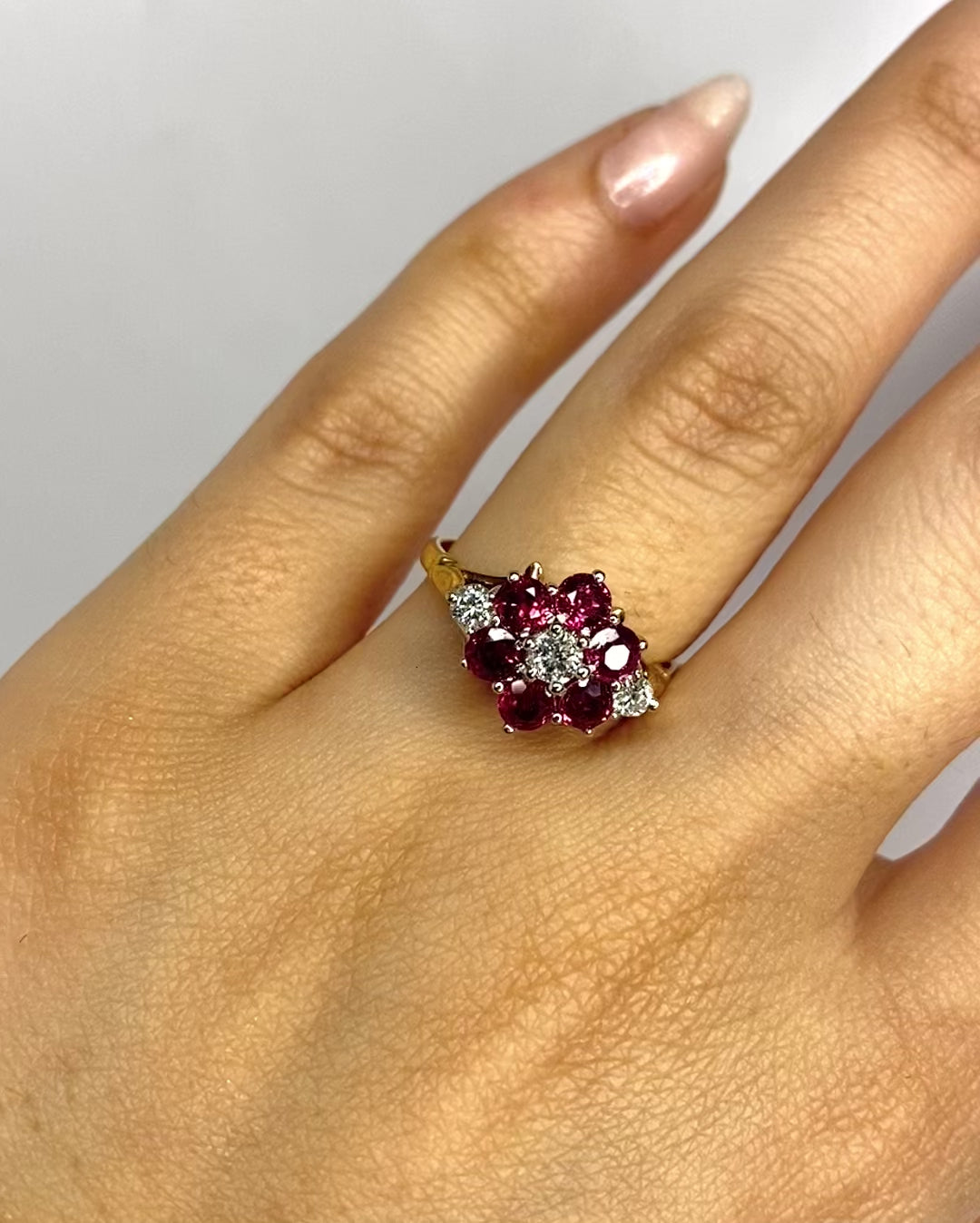 Bague Marguerite Rubis 1.08 carat &amp; Diamants 0.26 carat "Vivienne"