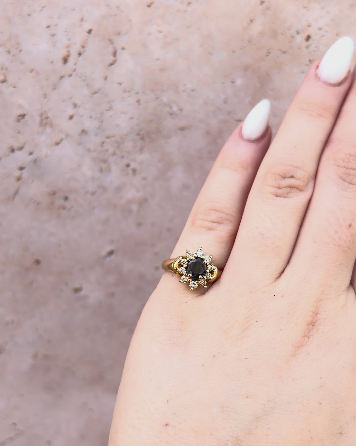 Bague Marguerite Saphir 0.72 carat, Diamants 0.20 carat &amp; 4.34g "Elena"