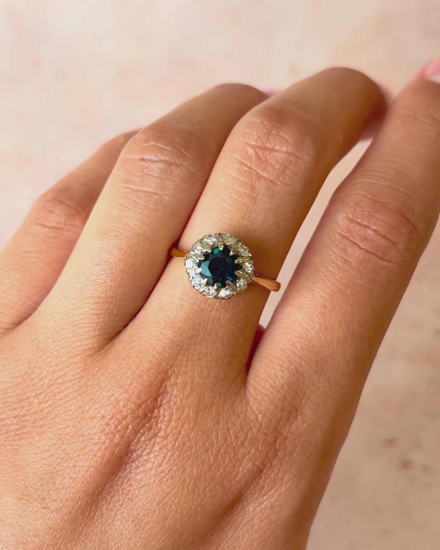 Anillo Marguerite Zafiro 1 quilate y Diamantes 0,20 quilates "Marilou"