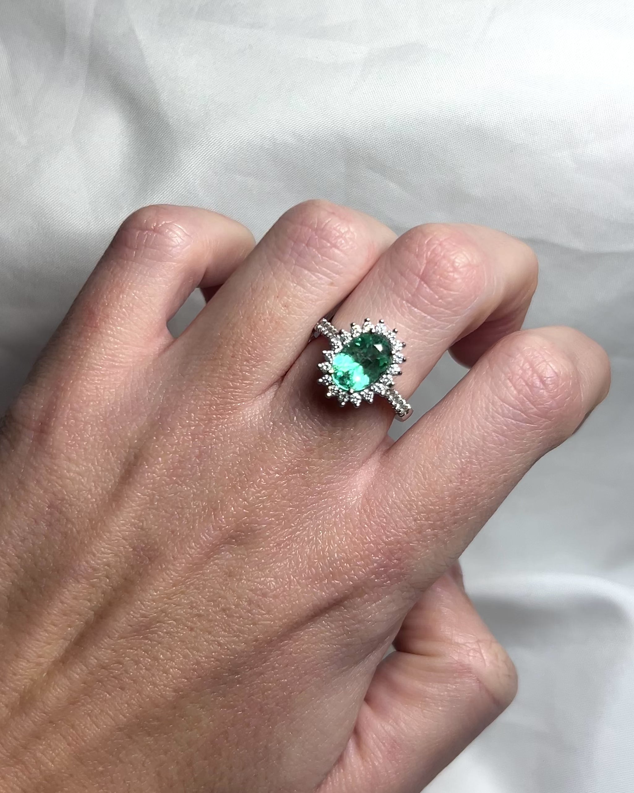 Anillo de turmalina 1.80 quilates y diamantes 0.56 quilates "Sasha"