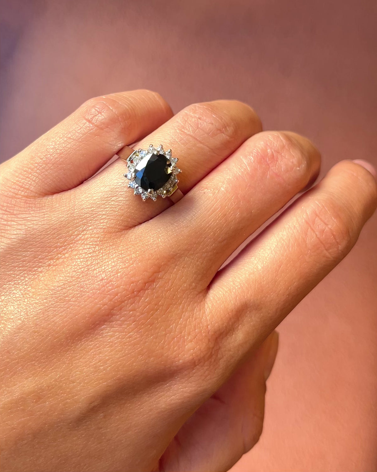 Anillo Margarita de zafiro de 1.95 quilates y diamantes de 0.32 quilates «Emma»