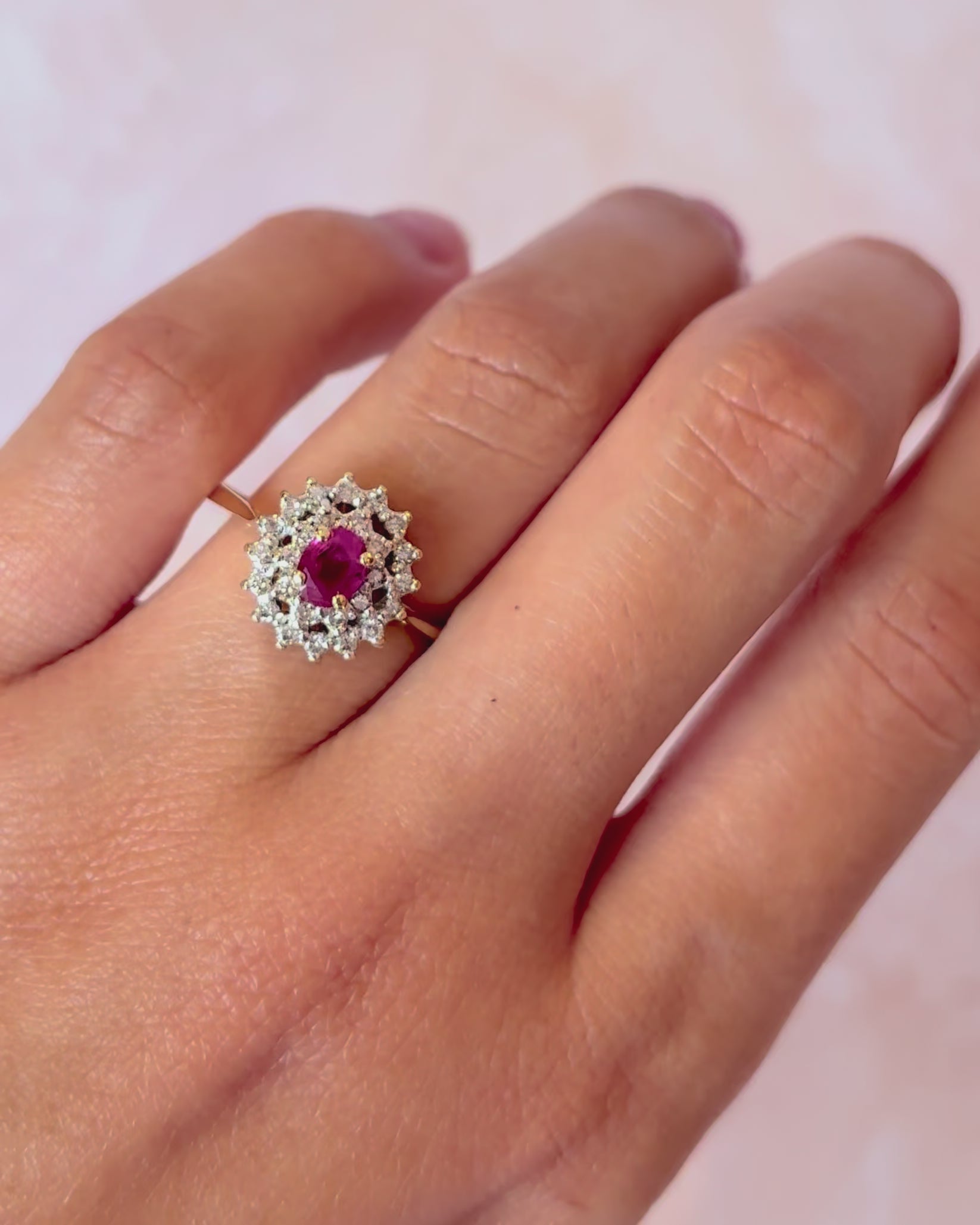 Bague Marguerite Rubis 0.60 carat &amp; Diamants 0.26 carat "Louise"
