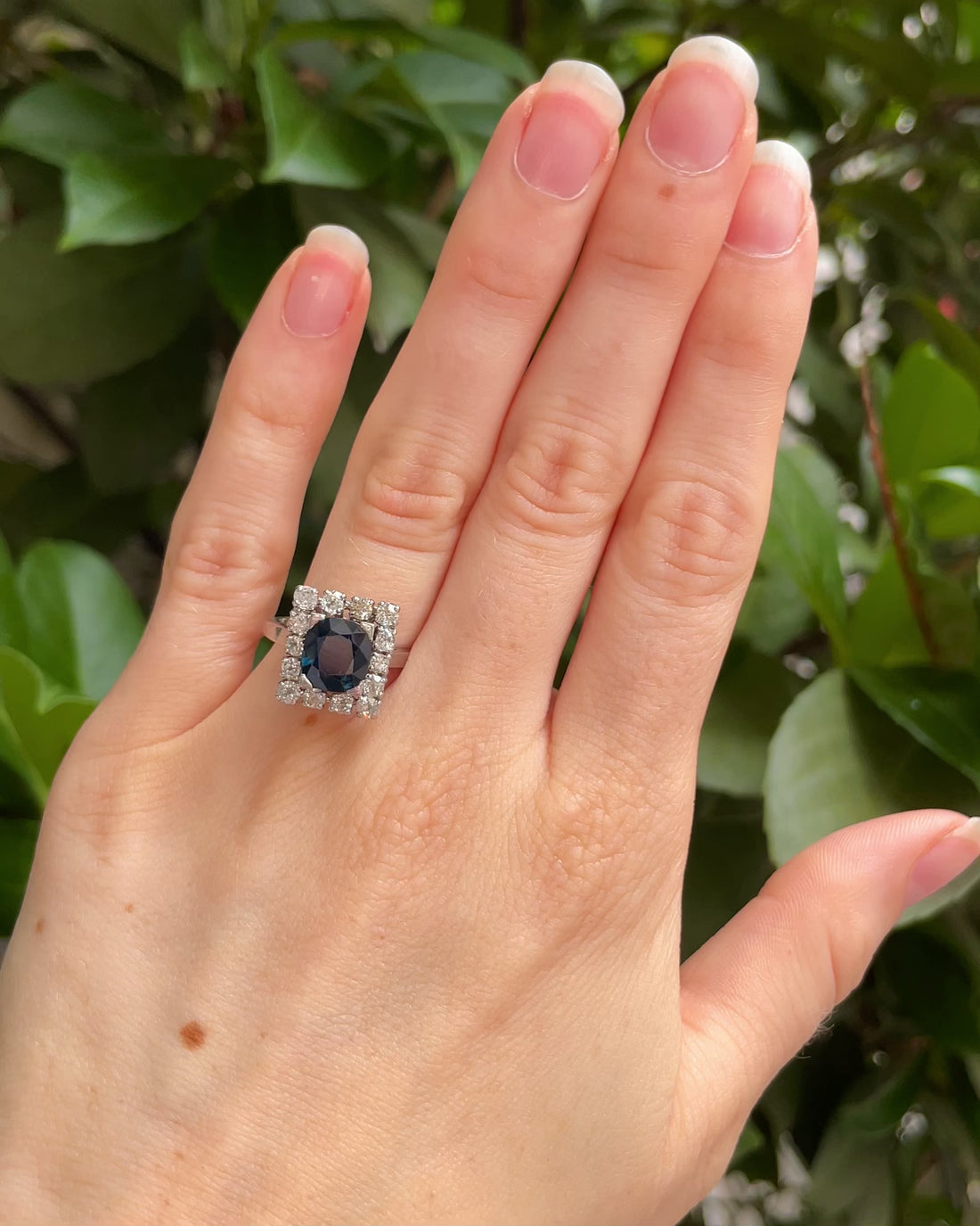 Bague Marguerite Saphir 3 carats &amp; Diamants &quot;Iséna&quot;