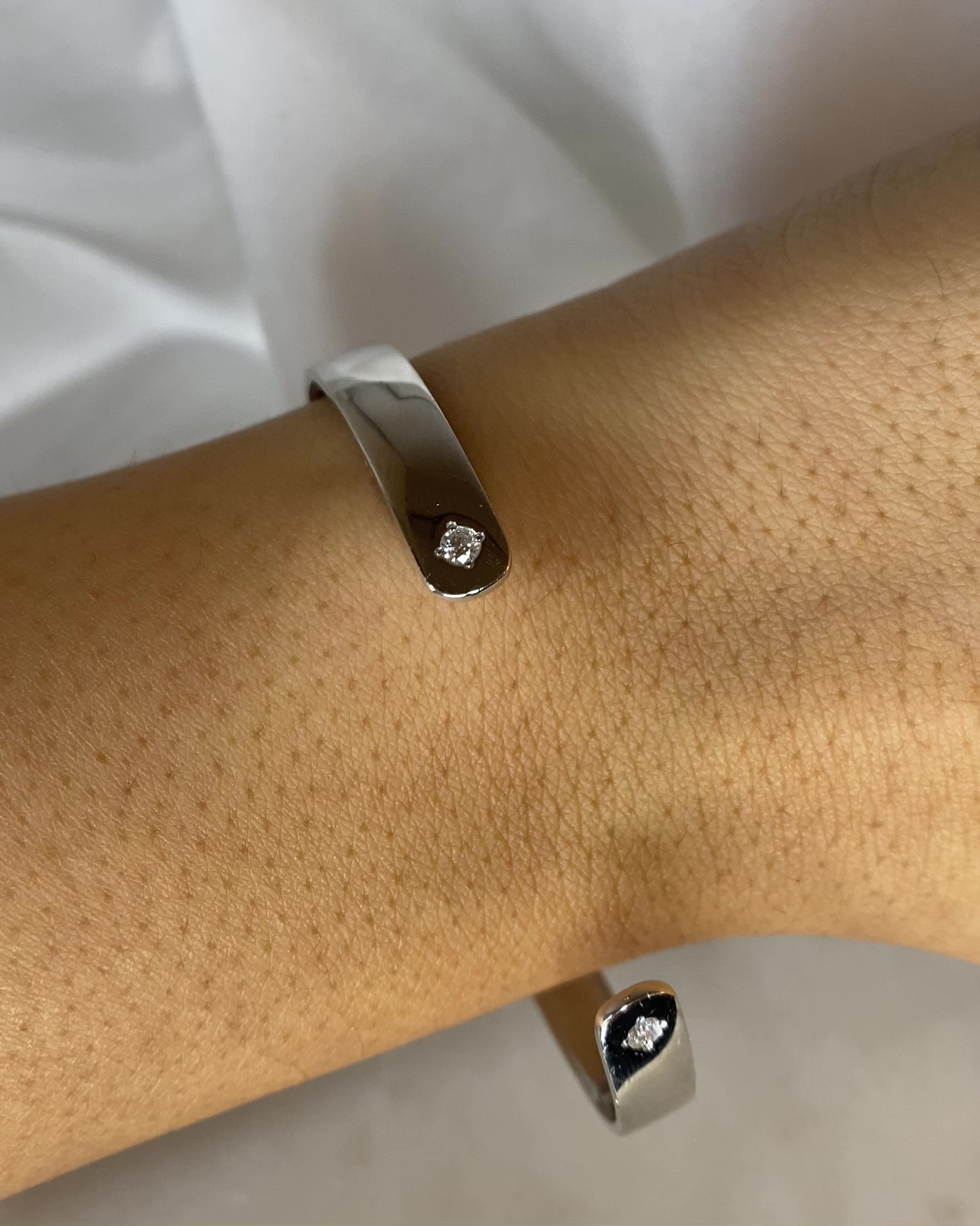 Bangle Bracelet 2 Diamonds &amp; 18 Carat Gold 9.3g "Pia"