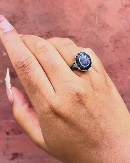 Anillo de zafiros de Ceilán de 5.48 quilates y diamantes «Anne-Lise»
