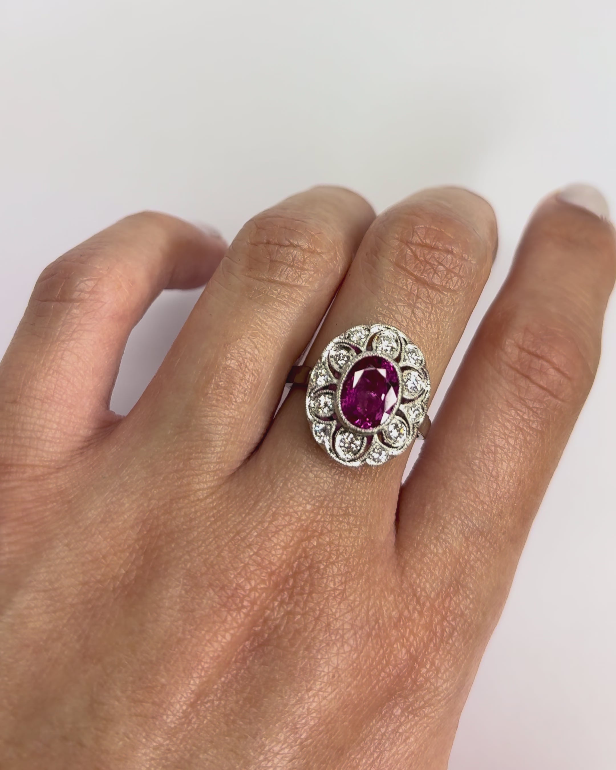 Bague style Art déco Saphir 1.80 carat &amp; Diamants 0.42 carat "Ginelle"