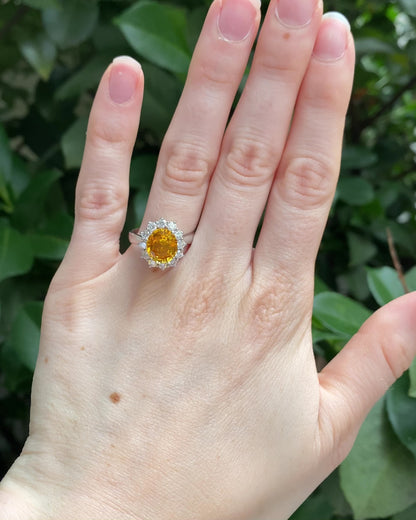 Bague Marguerite Saphir Jaune 2.90 carats &amp; Diamants &quot;Sirena&quot;