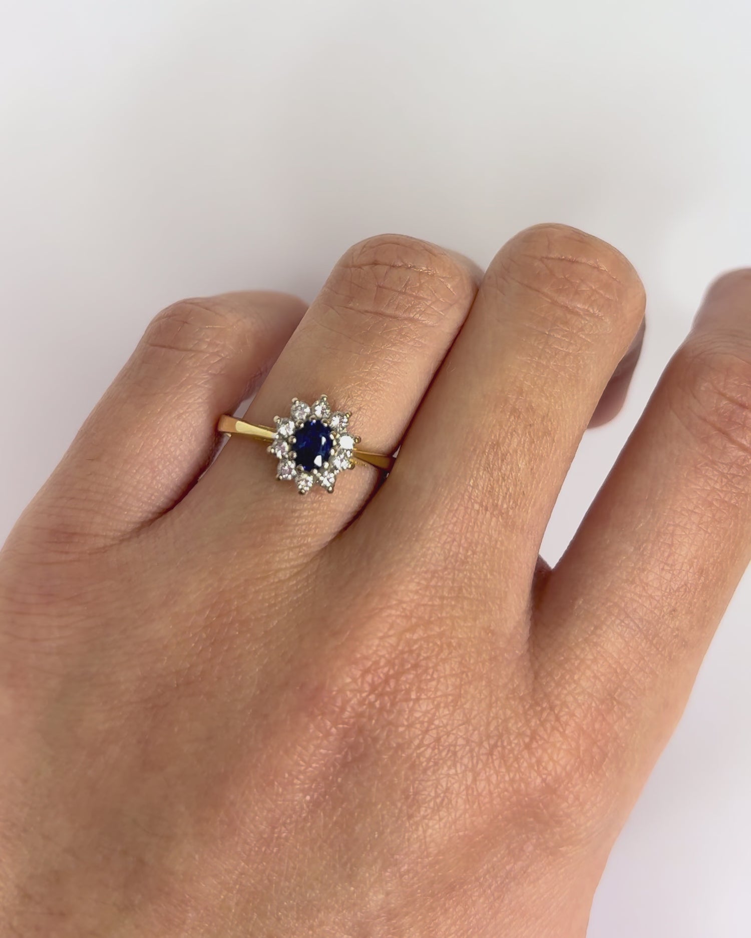 Bague Marguerite Saphir 0.40 carat &amp; 10 Diamants "Zélie"