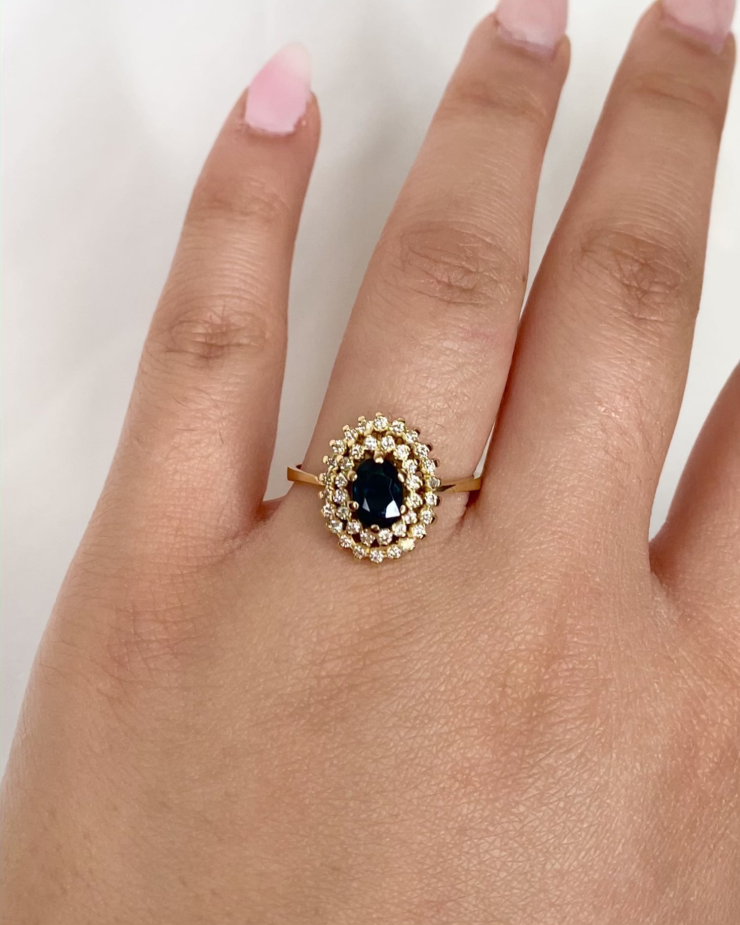 Anillo Margarita Zafiro 0,80 quilates y Diamantes 0,38 quilates "Ingrid"