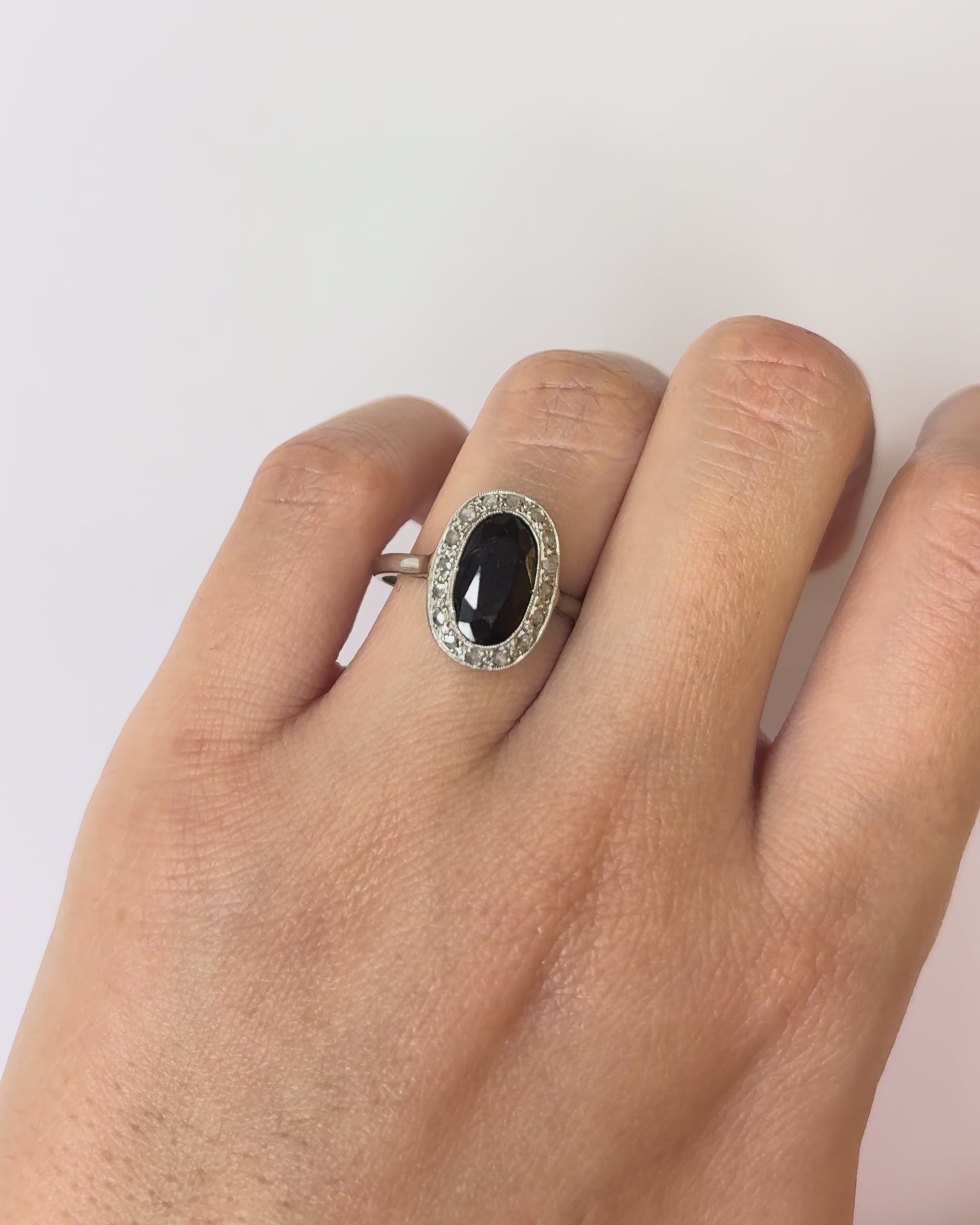 Bague Art Déco Saphir 2.42 carats &amp; 16 Diamants "Ymir"