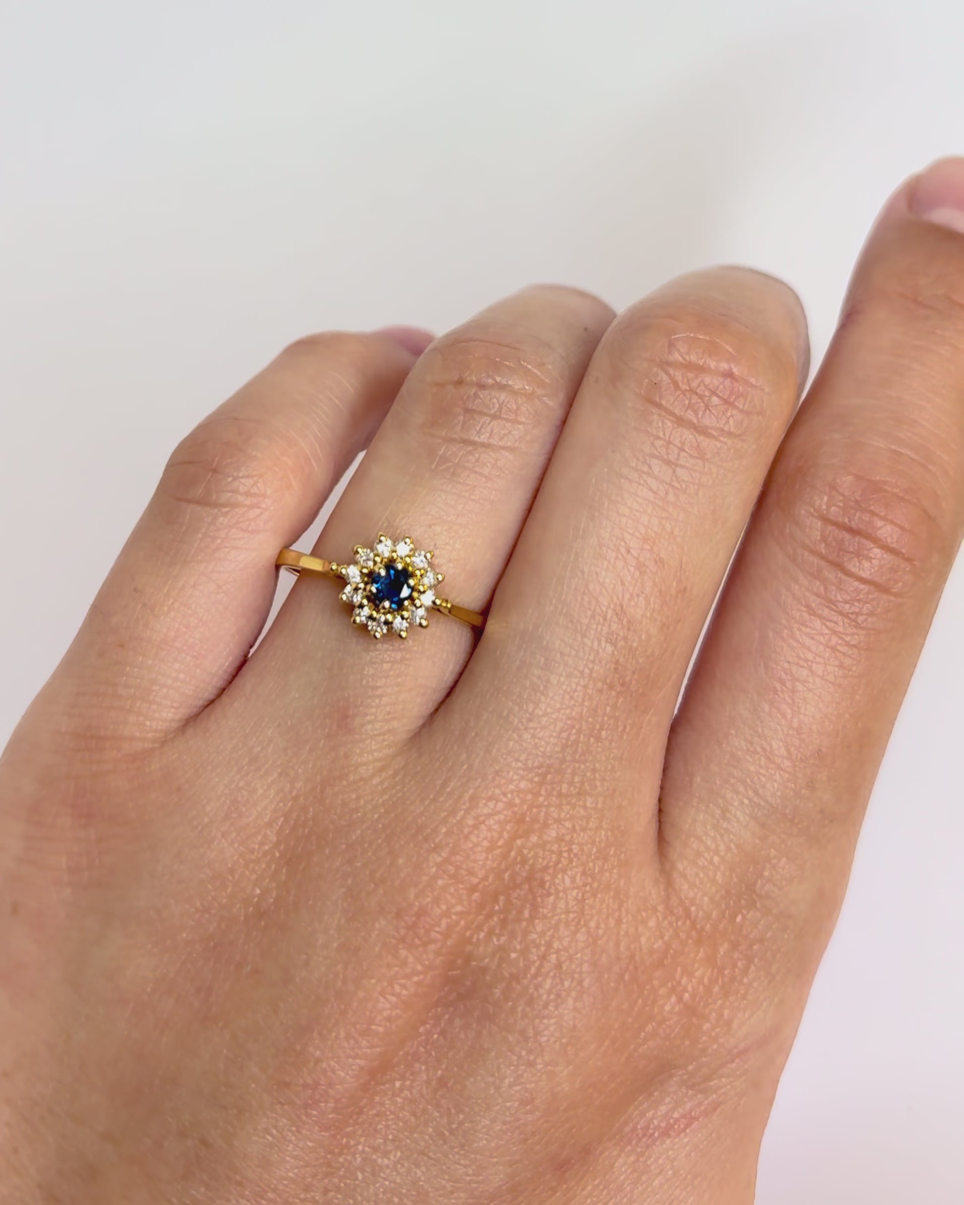 Anillo margarita zafiro y diamantes "Malo"