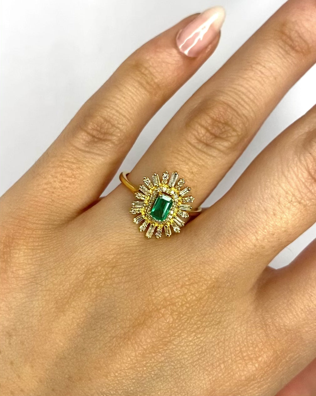 Bague Marguerite Émeraude 0.34 carat, Diamants Baguette &amp; Ronds 0.38 carat "Rosalie"