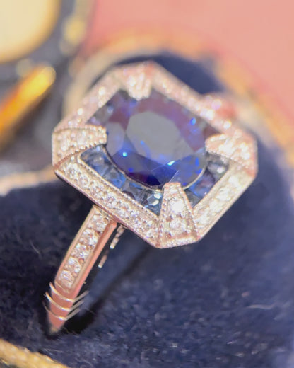 Anillo de estilo art déco con zafiros de Ceilán y diamantes «Lazare»