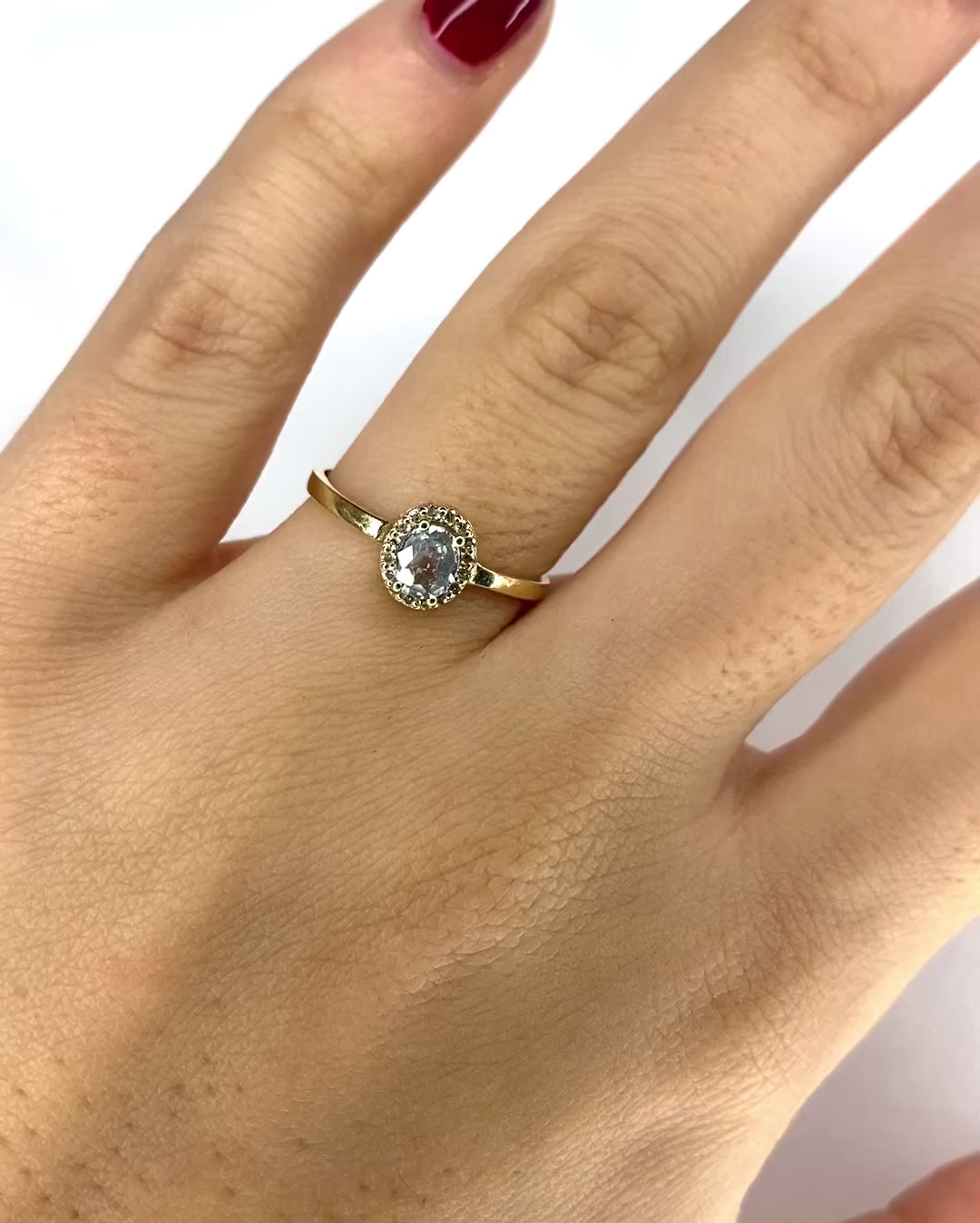 Bague Marguerite Saphir bleu clair 0.36 carat &amp; 16 Diamants &quot;Karine&quot;