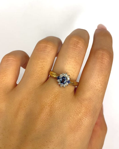 Bague Marguerite Saphirs 0.68 carat &amp; 10 Diamants "Garance"
