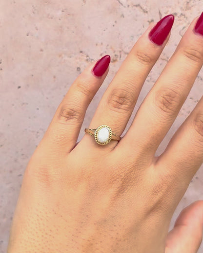Anillo solitario de ópalo 0,50 quilates "Aurélia"