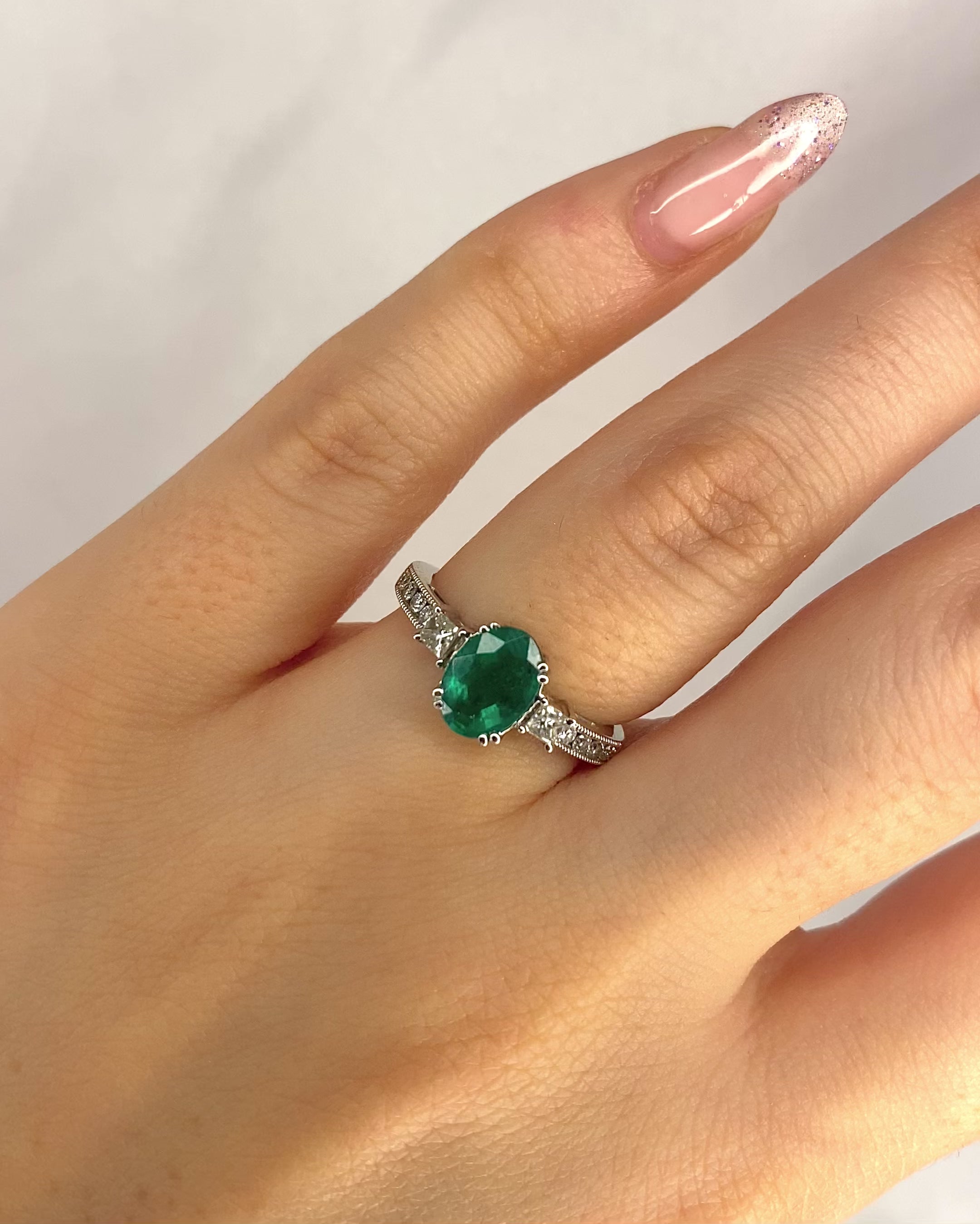 Bague Trilogie Émeraude 1.20 carat &amp; Diamants "Dorine"