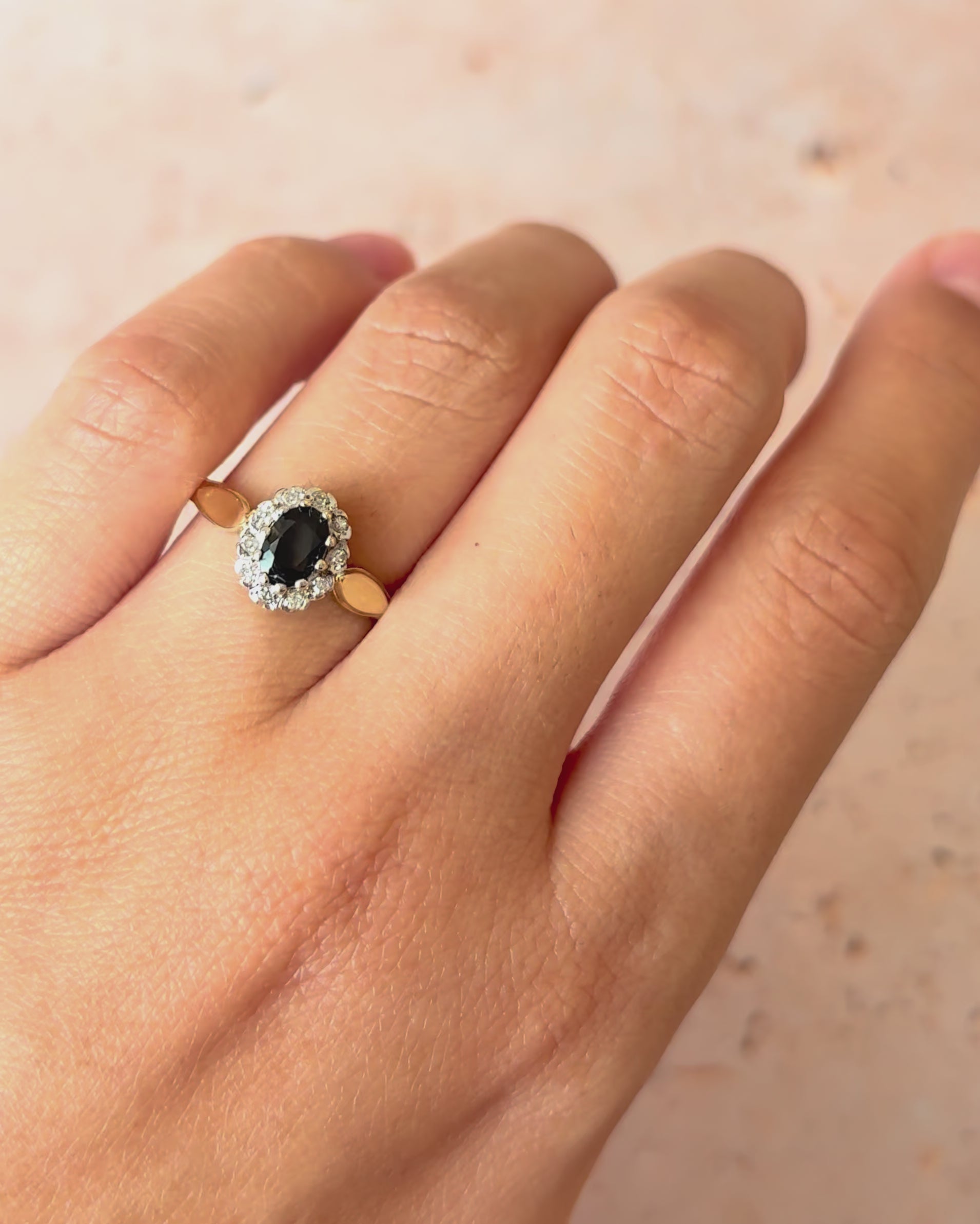 Marguerite Ring Sapphire 0.70 Carat &amp; Diamonds "Chloé"