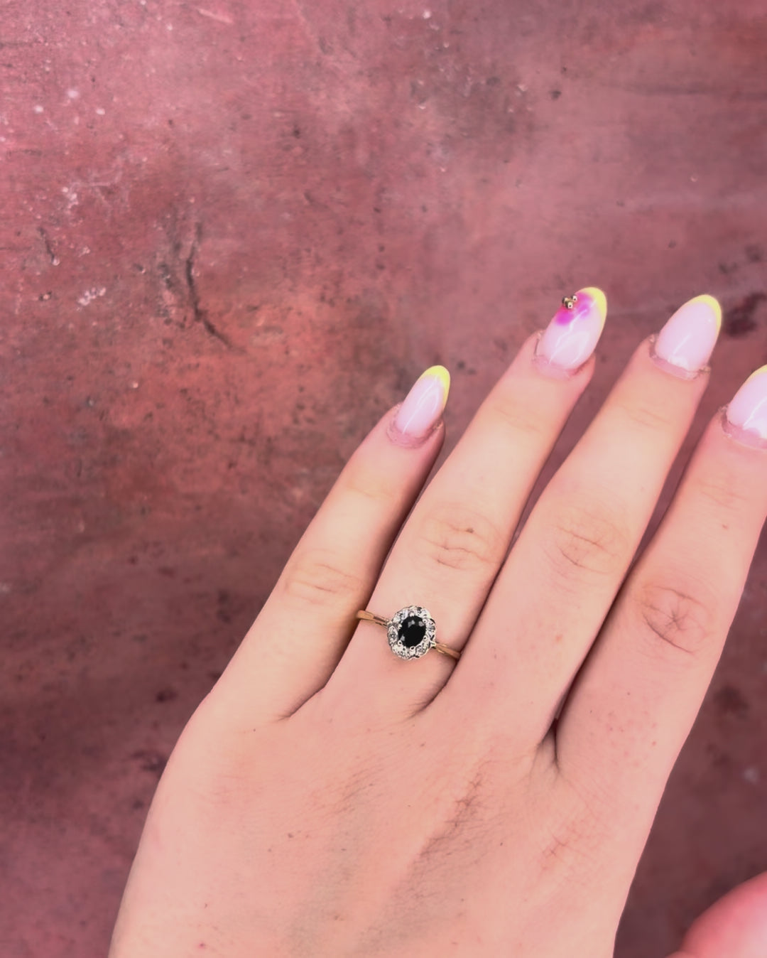 Anillo margarita de zafiro de 0,40 quilates y diamantes «Paola»