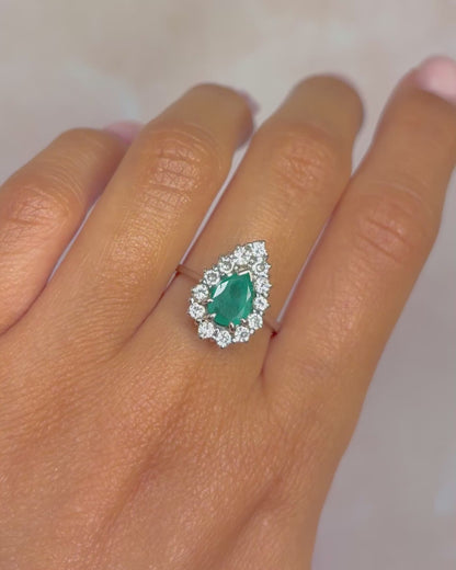 Anillo Marguerite Pera Esmeralda 0,95 quilates y Diamantes 0,65 quilates "Ylayia"