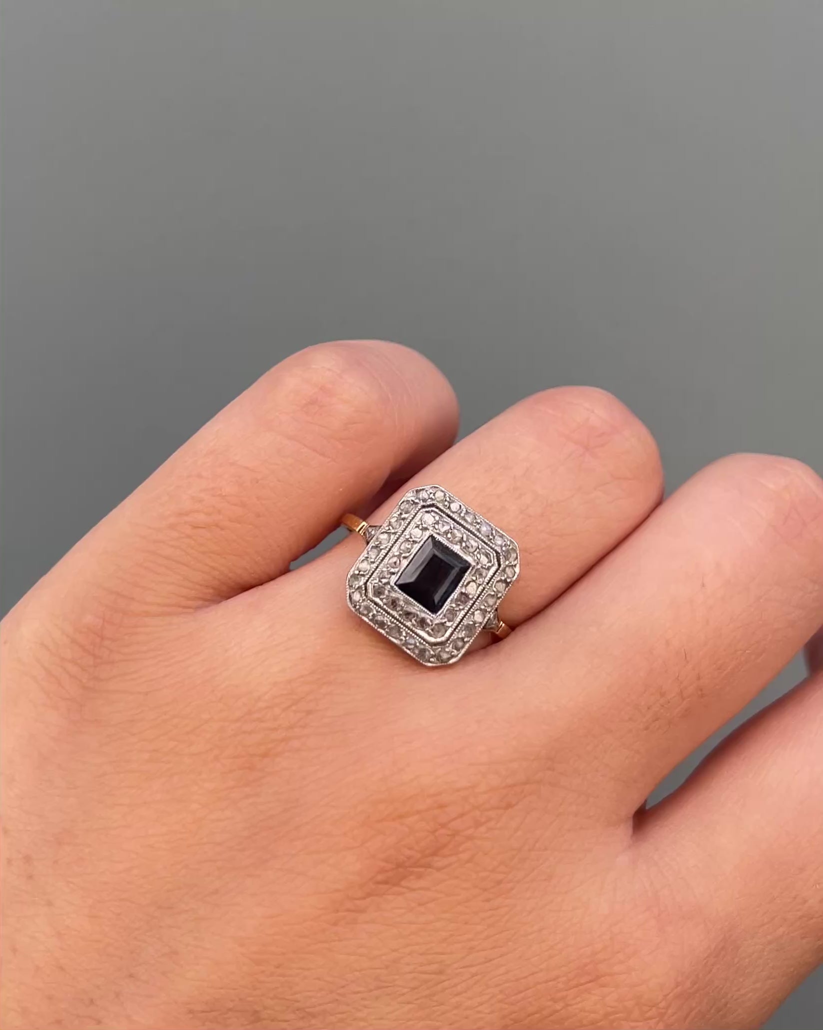 Bague Art-Déco Saphir 0.70 carat &amp; Diamants "Azélaé"