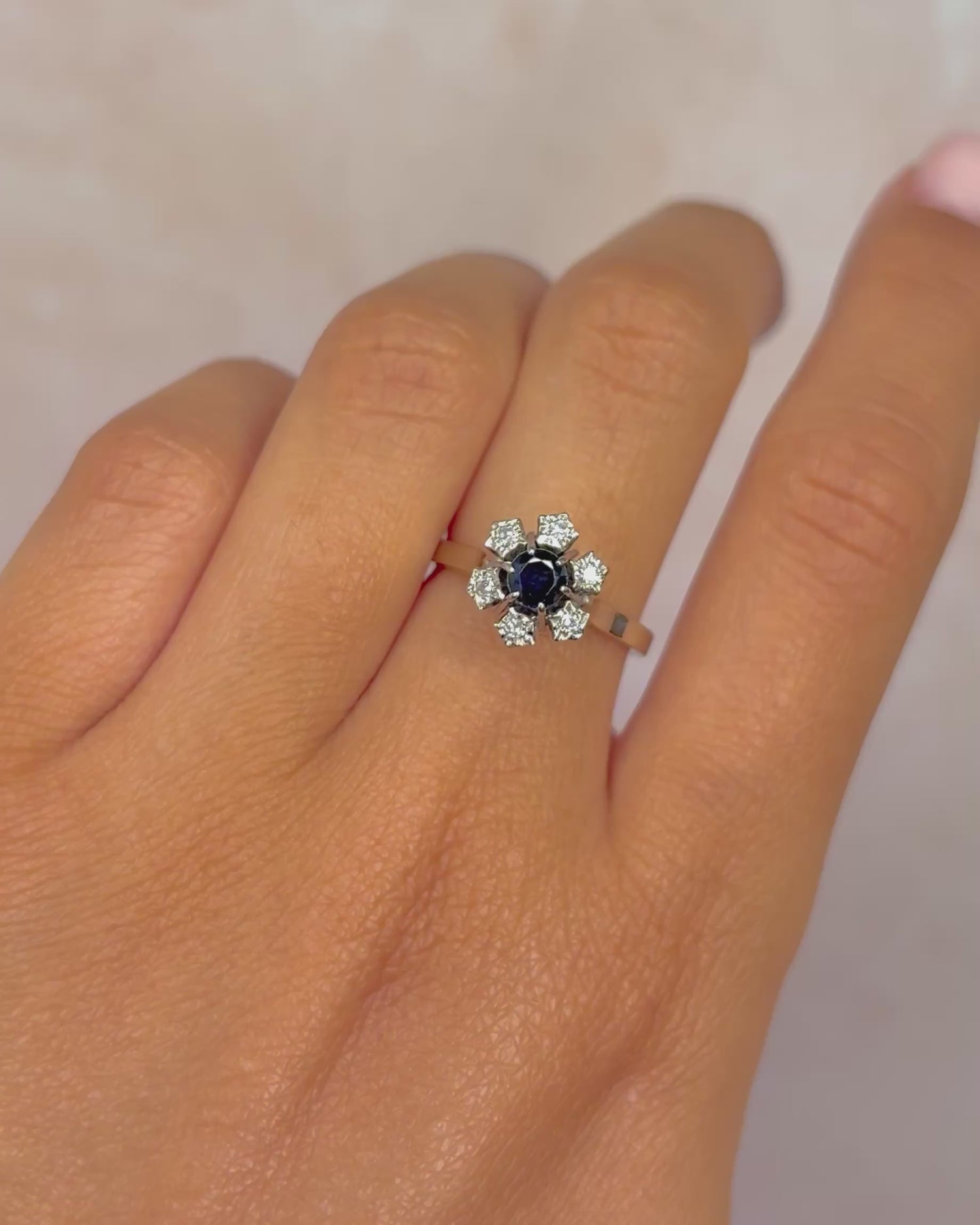 Anillo Marguerite Zafiro y Diamantes "Aneya"
