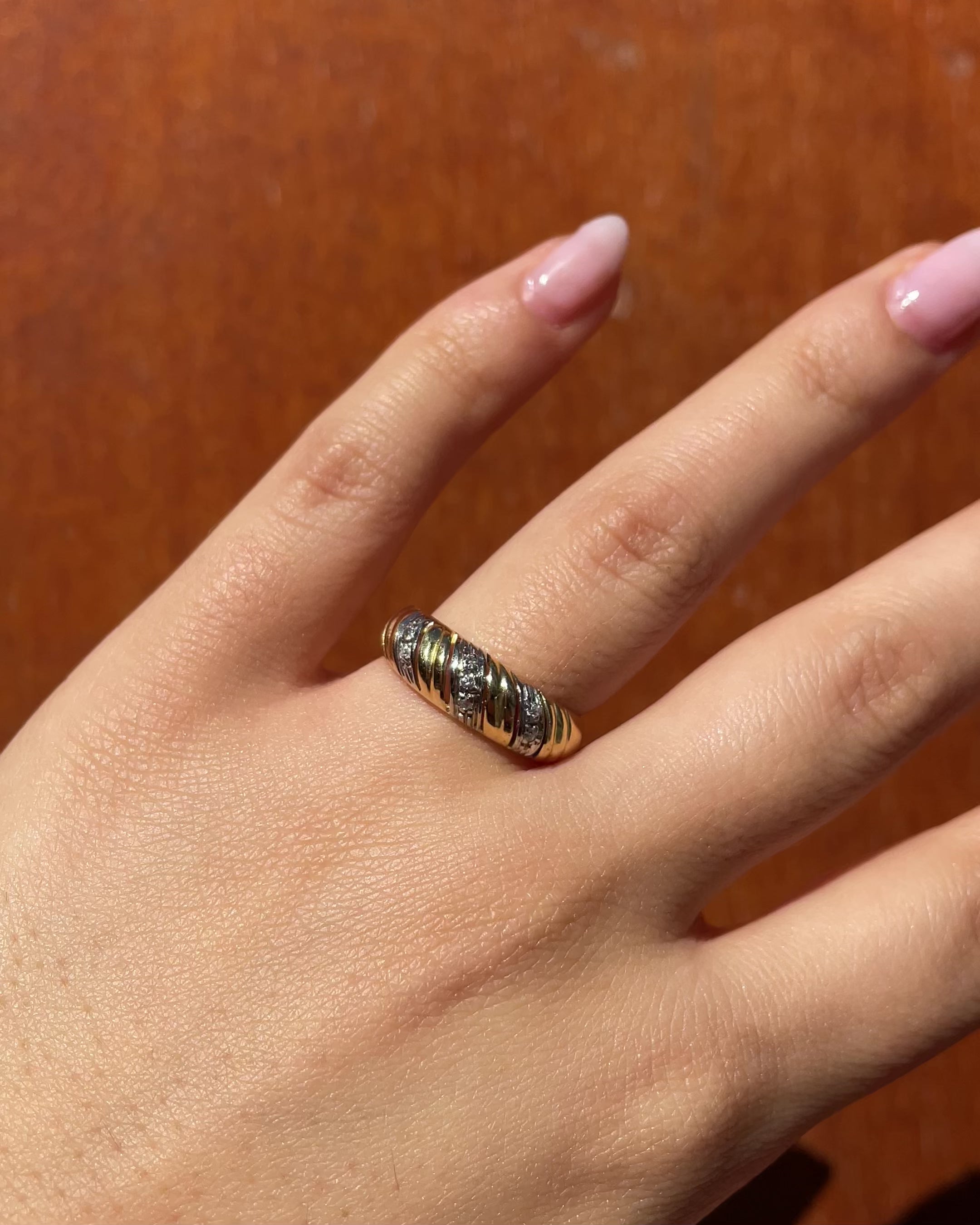 Anillo Banda 7 Diamantes “Elin”