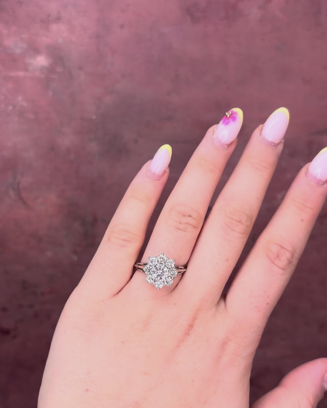 “Luna” 1.39-carat 4.4g diamond daisy ring