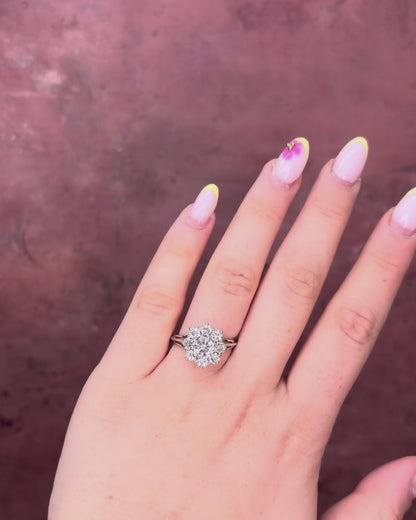 “Luna” 1.39-carat 4.4g diamond daisy ring