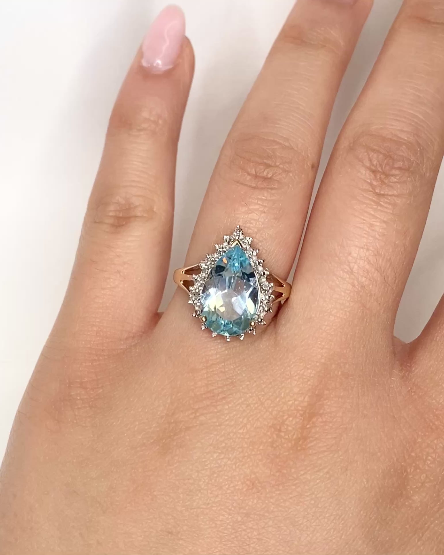 Anillo Margarita Topacio 5.6 quilates y Diamantes "Gaïa"