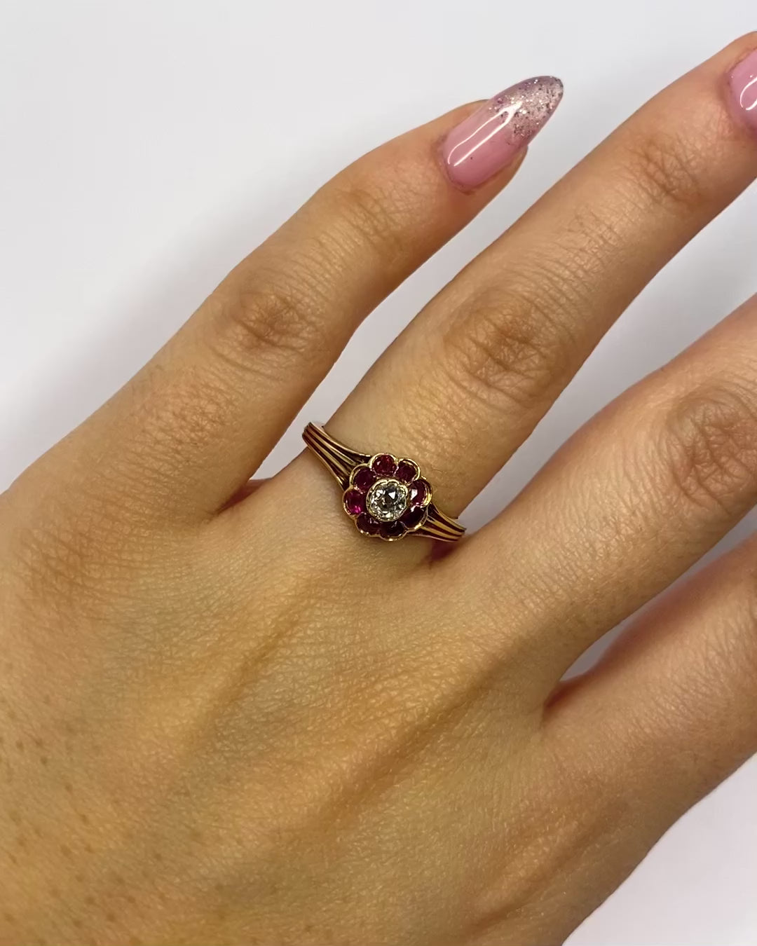 Anillo Margarita Diamante 0.20 quilates y Rubí 0.48 quilates "Amanda"