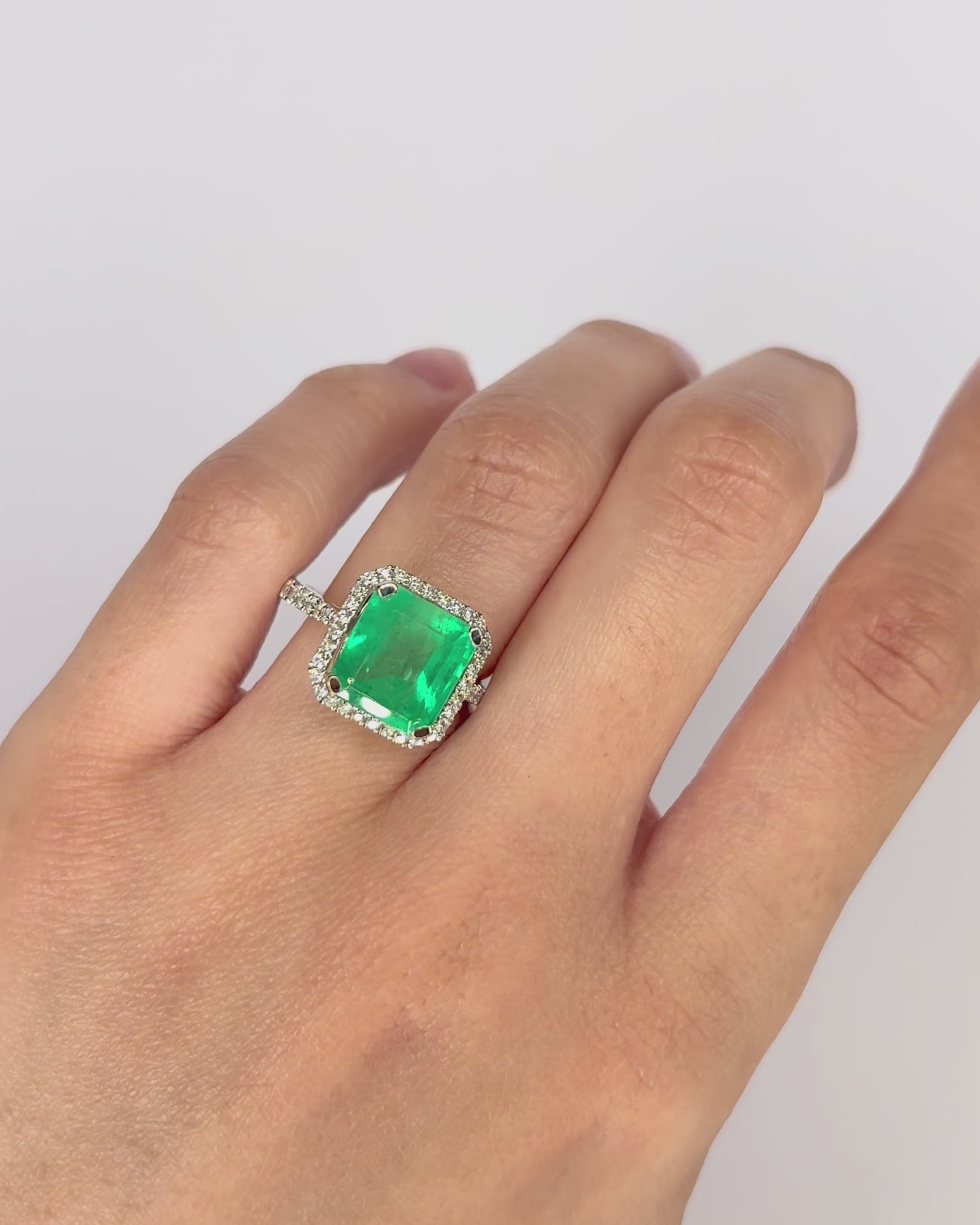 Solitary Emerald Ring 4.38 carats &amp; 46 Diamonds "Elodie"
