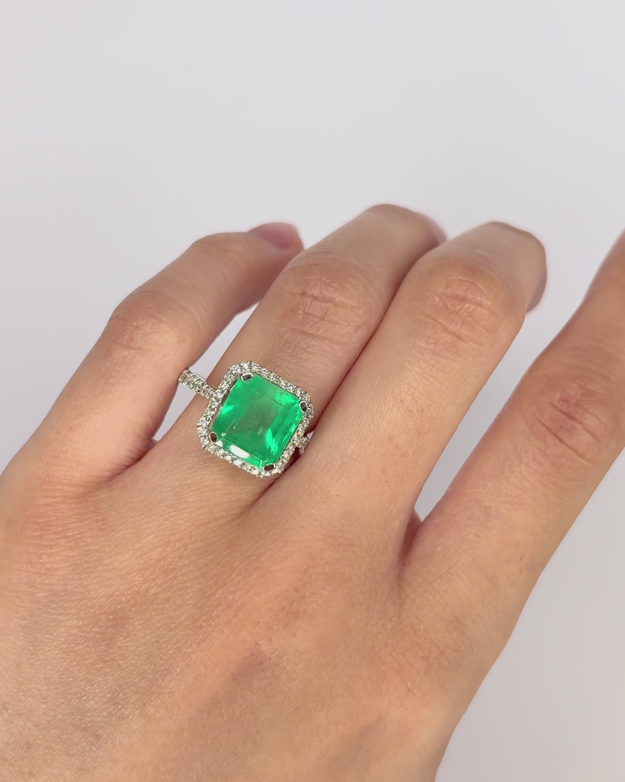 Solitary Emerald Ring 4.38 carats &amp; 46 Diamonds "Elodie"