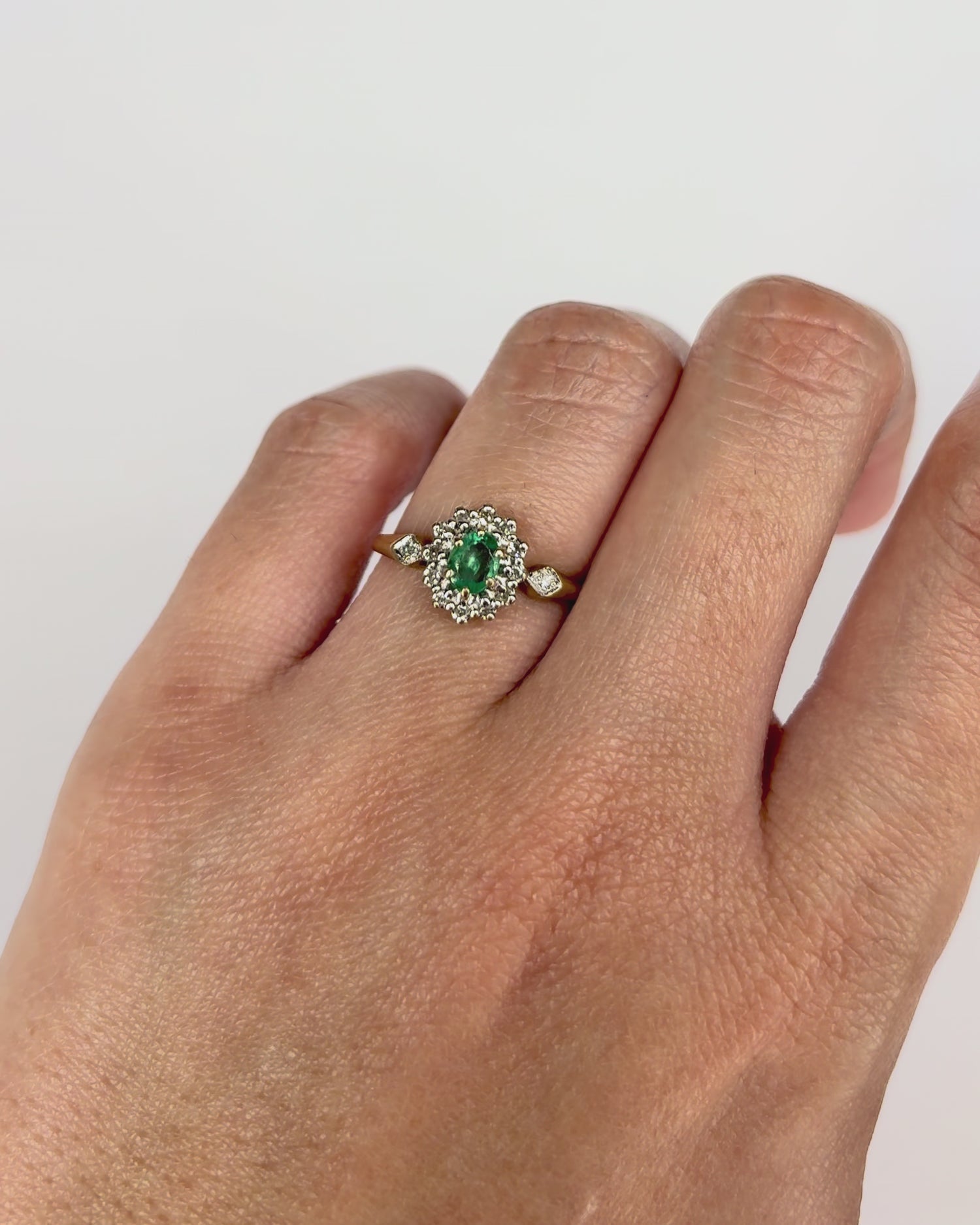 Bague Marguerite Émeraude &amp; 14 Diamants "Tonia"