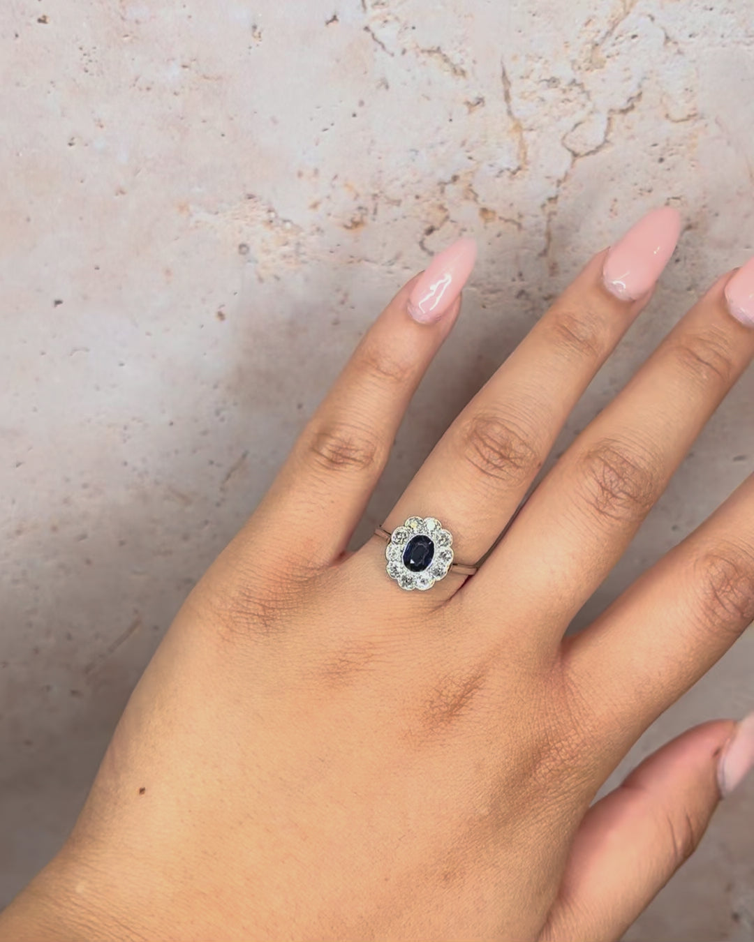 Anillo Marguerite Zafiro 0,85 quilates y Diamantes 0,70 quilates "Laurine"