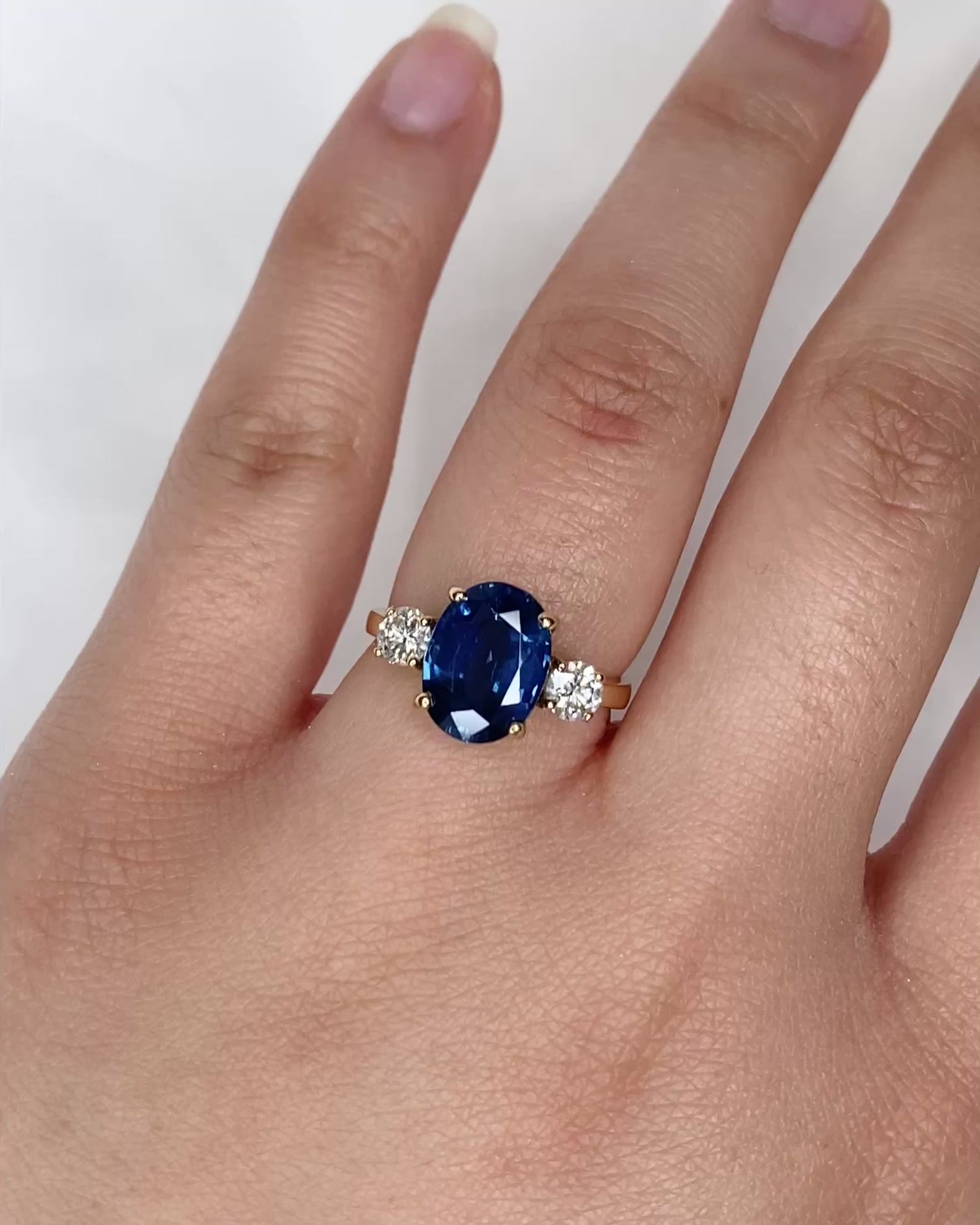 Bague Trilogie Saphir 3.80 carats &amp; Diamants 0.44 carat "Faustine"