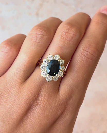 Anillo Marguerite Zafiro 3.90 quilates, Diamantes 0.90 quilate y Oro 5.88g "Adélie"