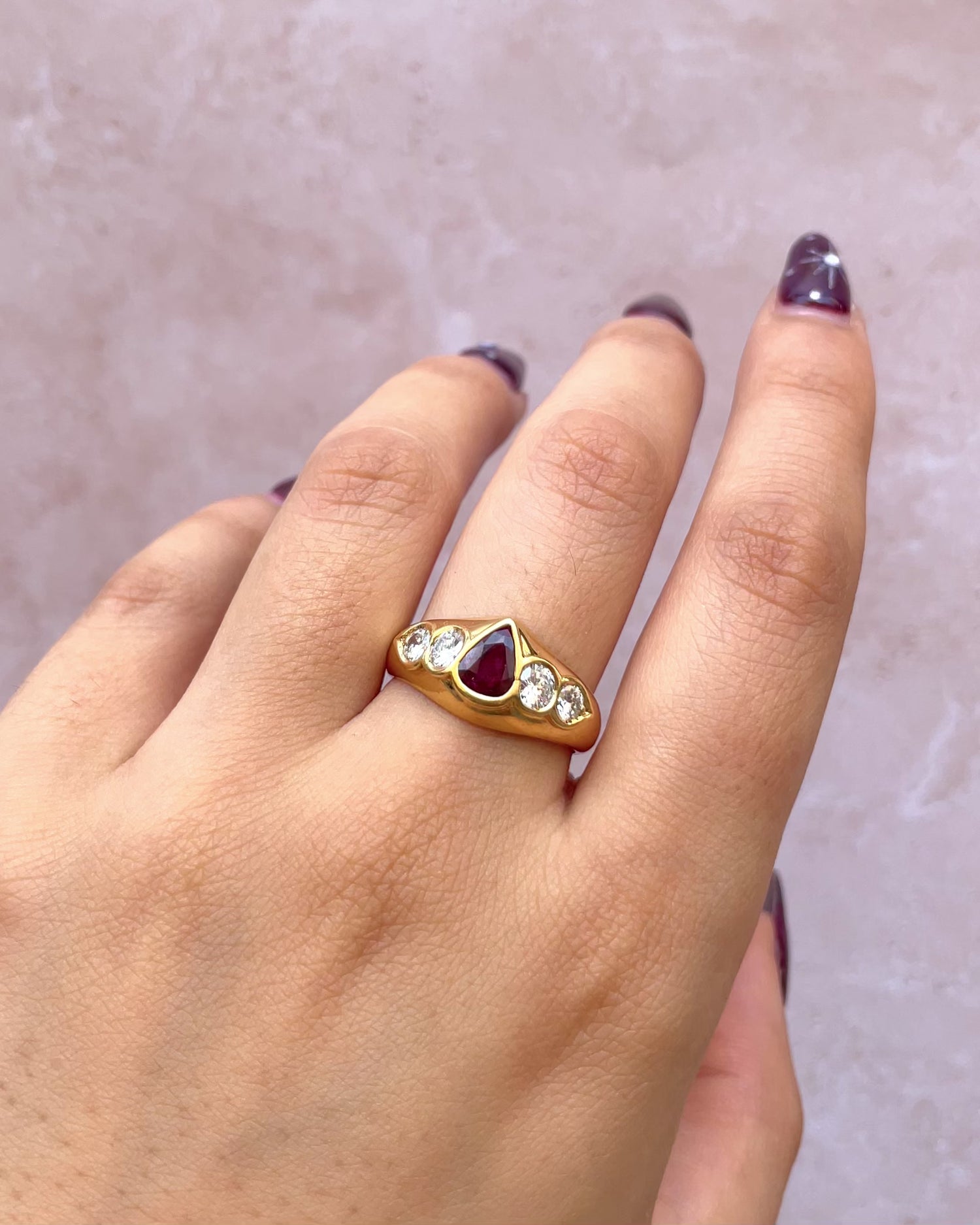 Anillo rígido con rubí, diamantes 0,55 quilates y oro 6,39 g "Clarisse"