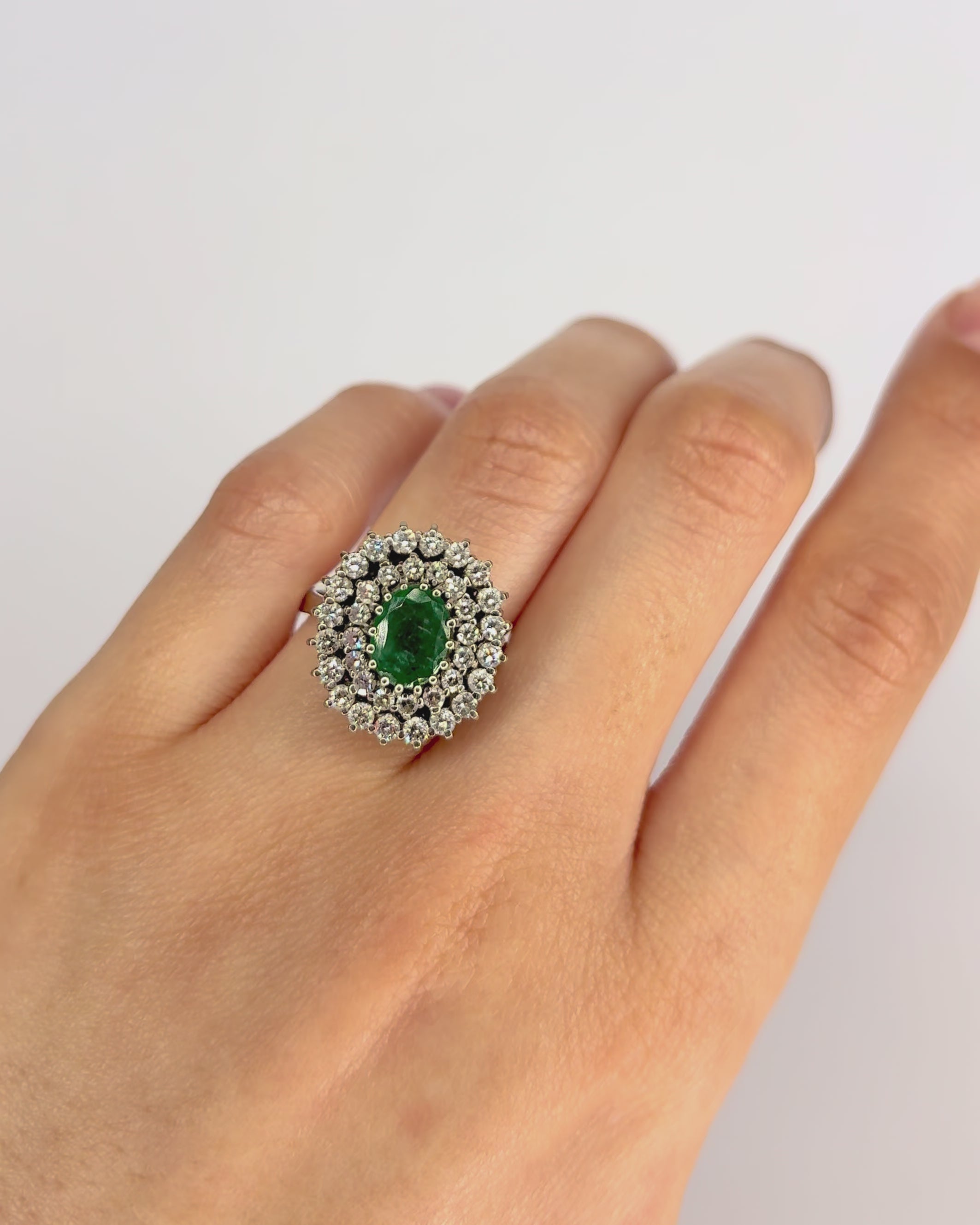 Anillo Marguerite Esmeralda 1.56 quilates y Diamantes 0.92 quilates "Aimée"