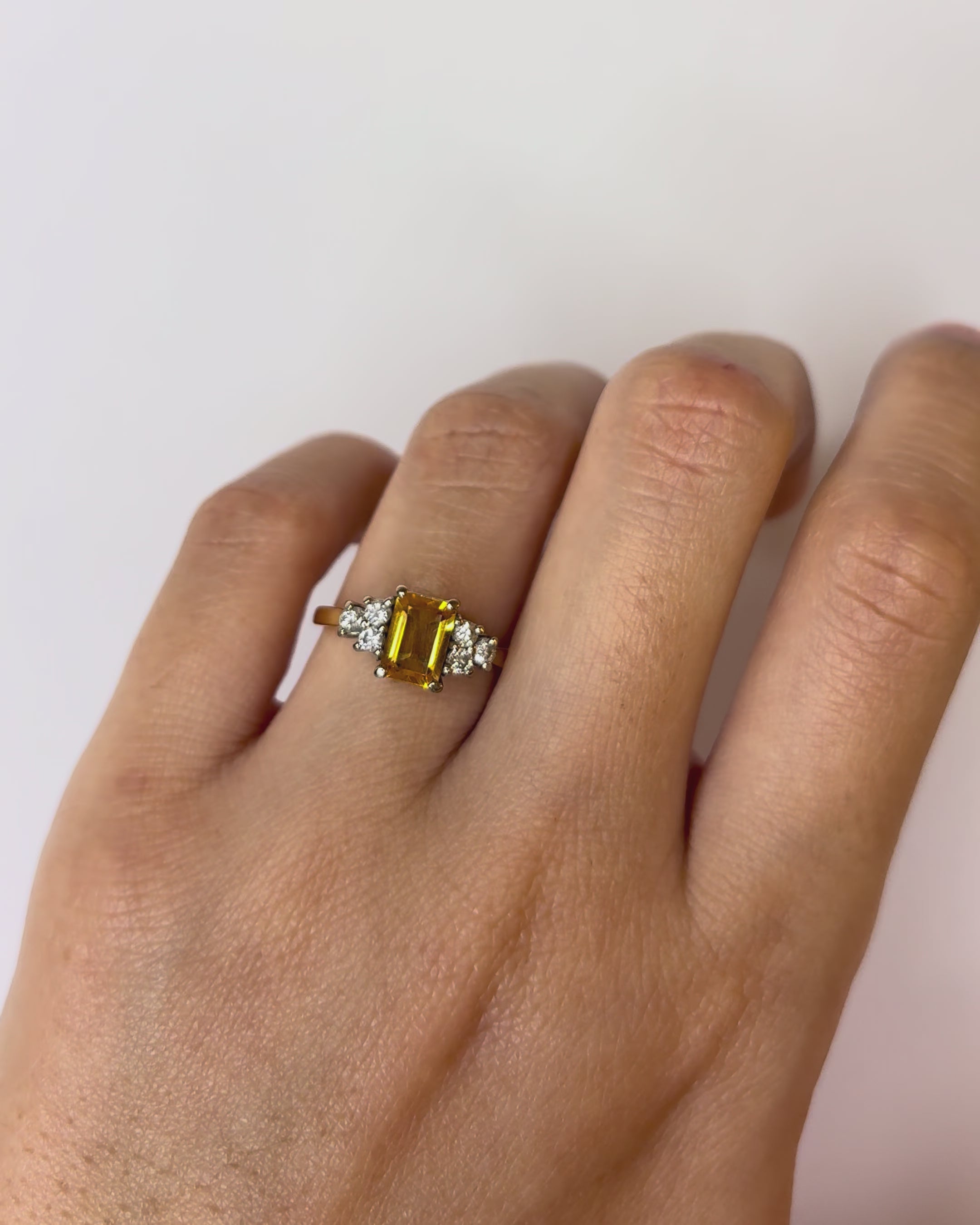Bague Trilogie Citrine 0.80 carat &amp; 6 Diamants "Sol"