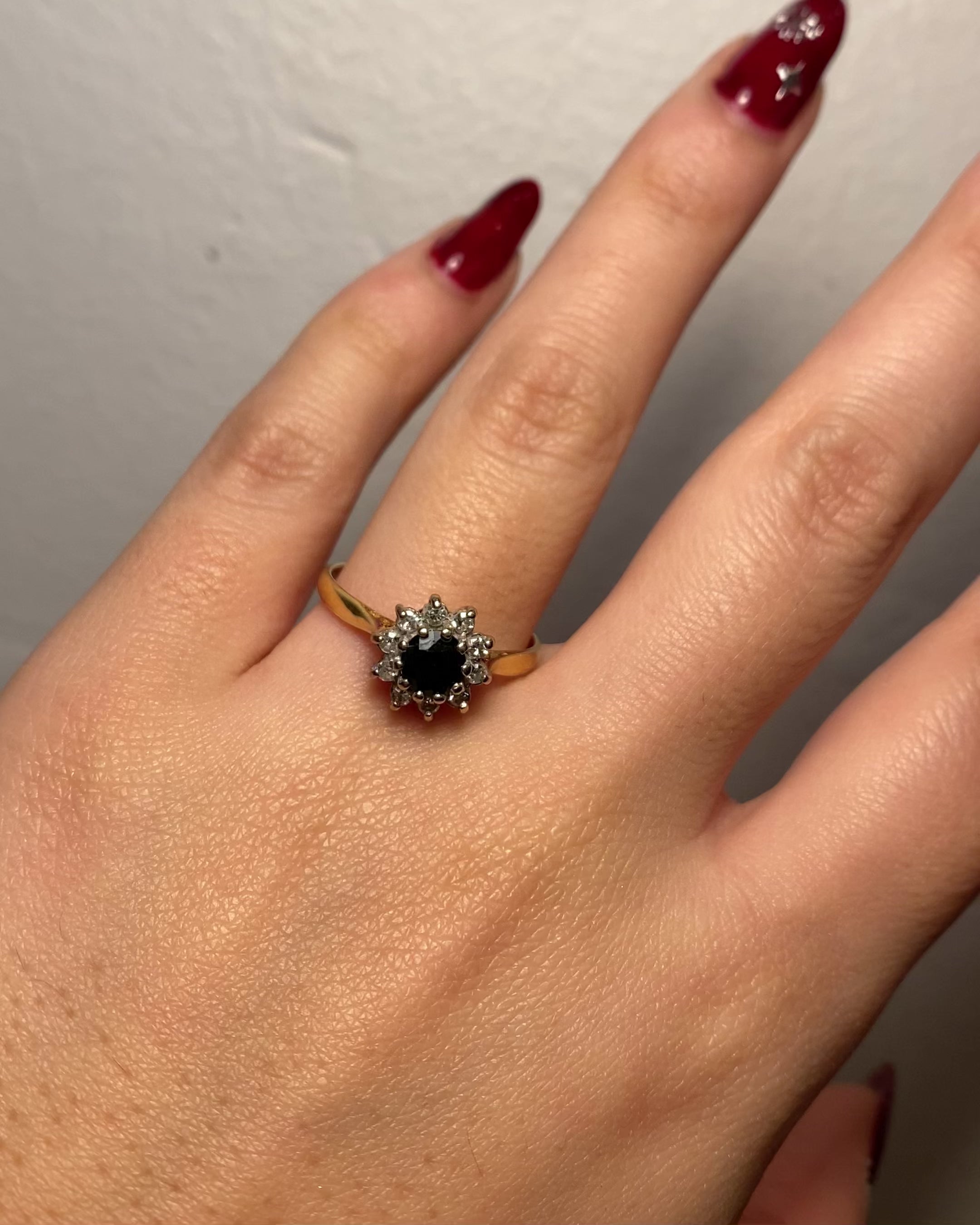 Bague Marguerite Saphir 0.68 carat &amp; 10 Diamants "Sonja"